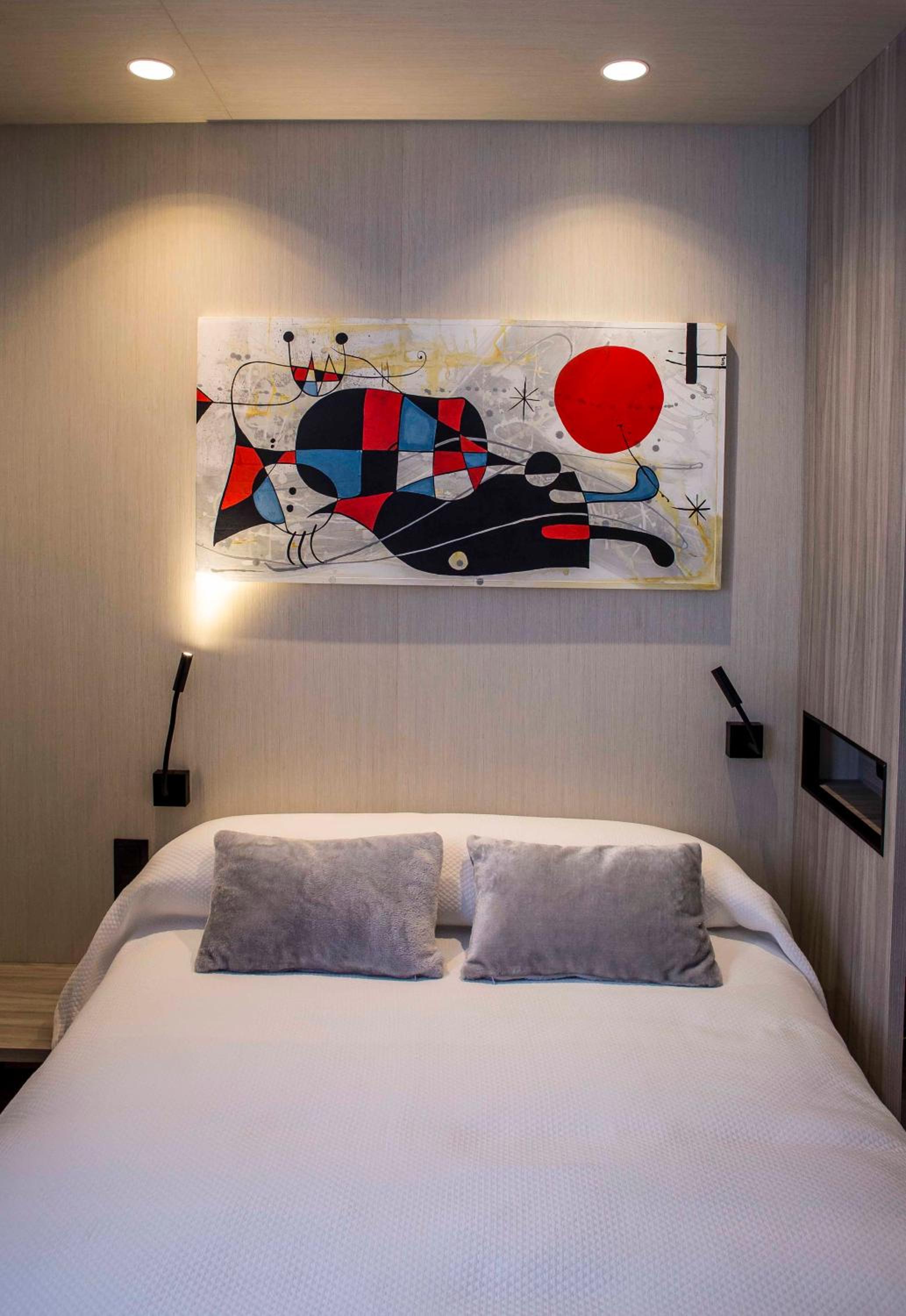 Queen Room with Private Bathroom - Photo 18