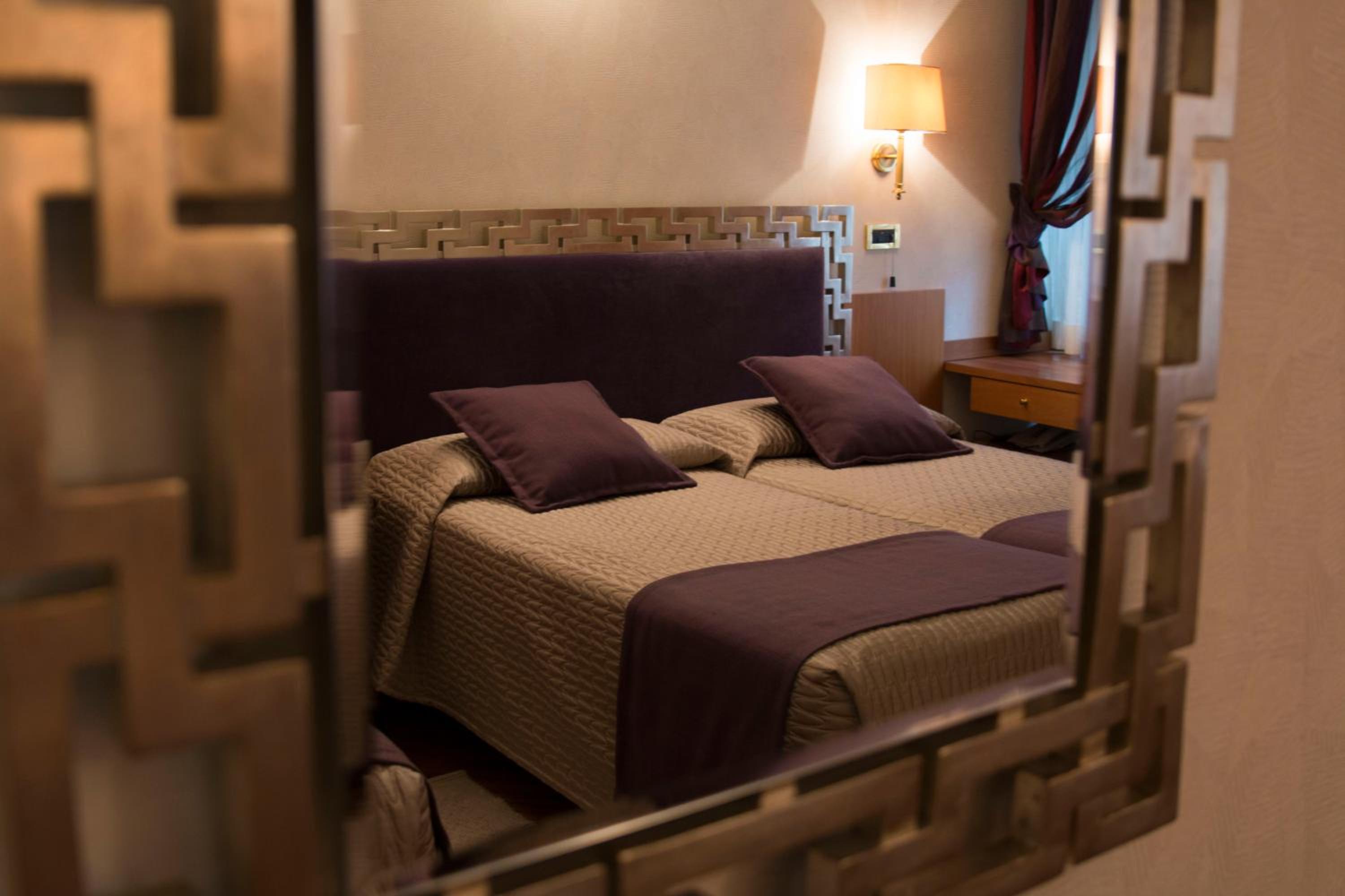 Twin Room - Photo 2
