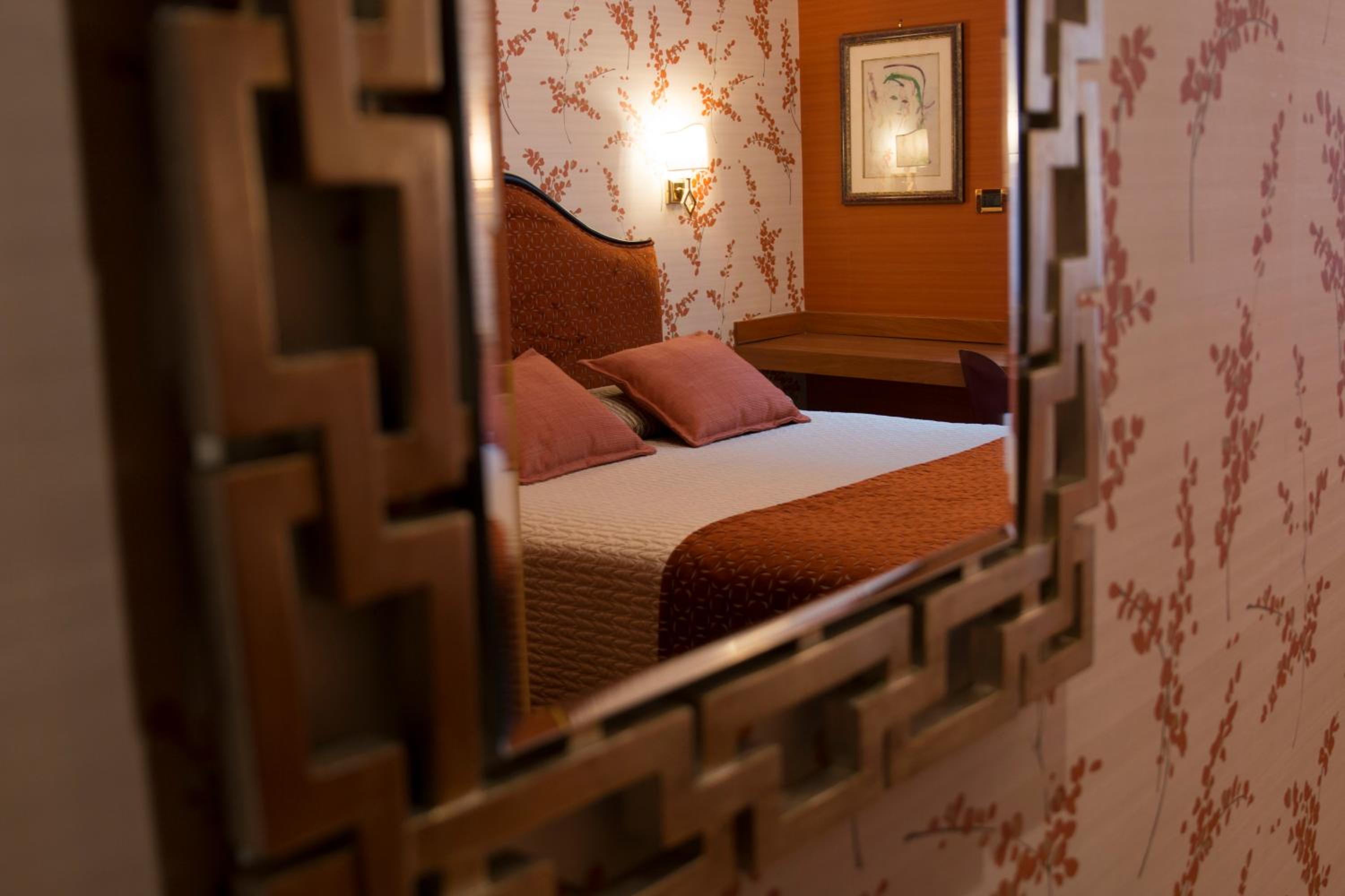 Double Room - Photo 10