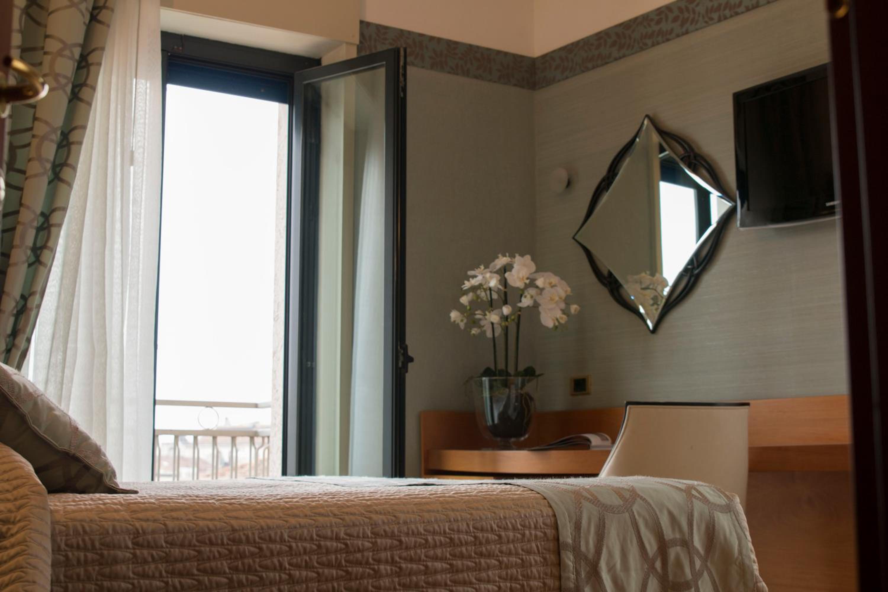 Double Room - Photo 5