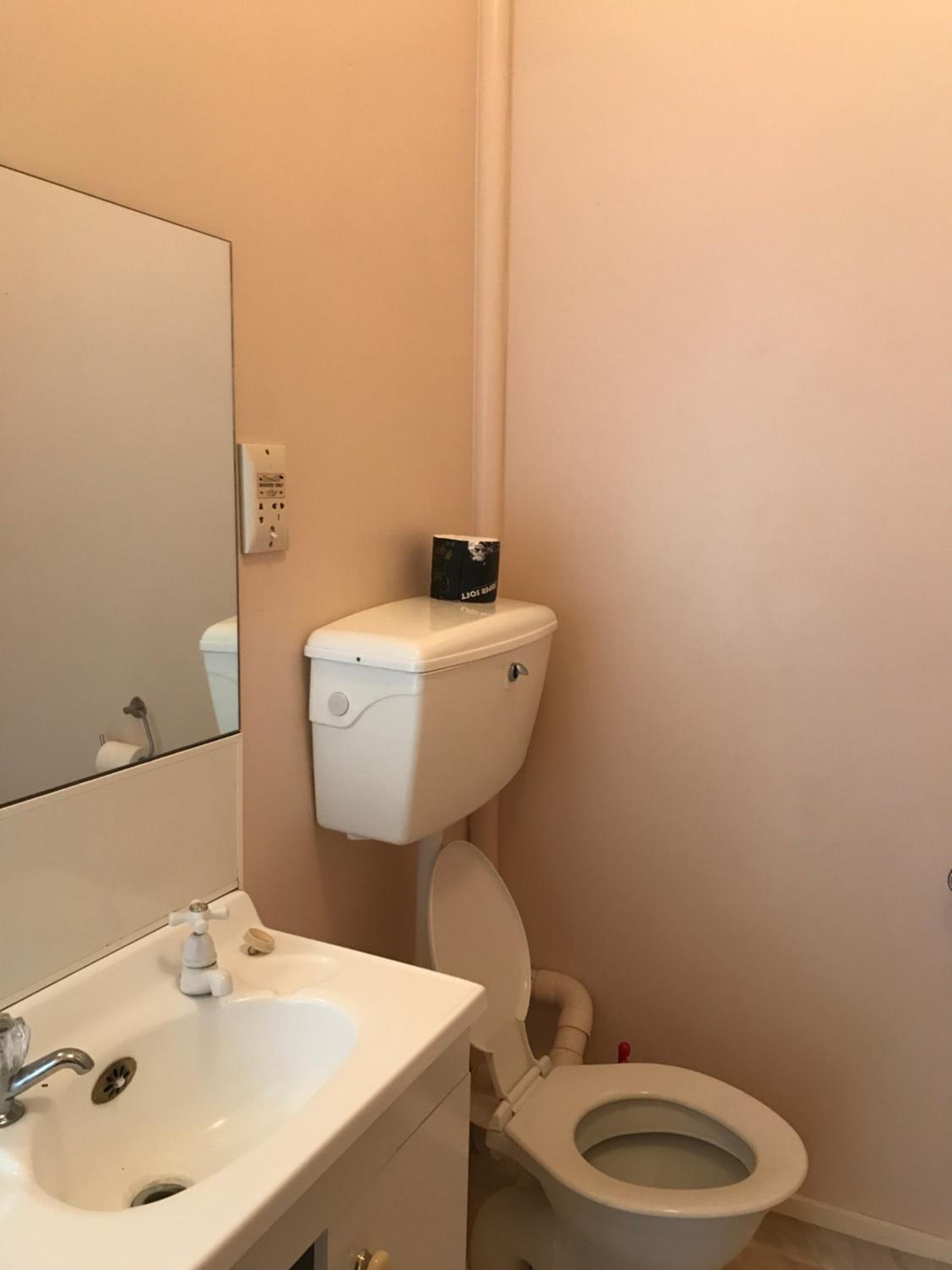 Single Room with Bathroom photo 3