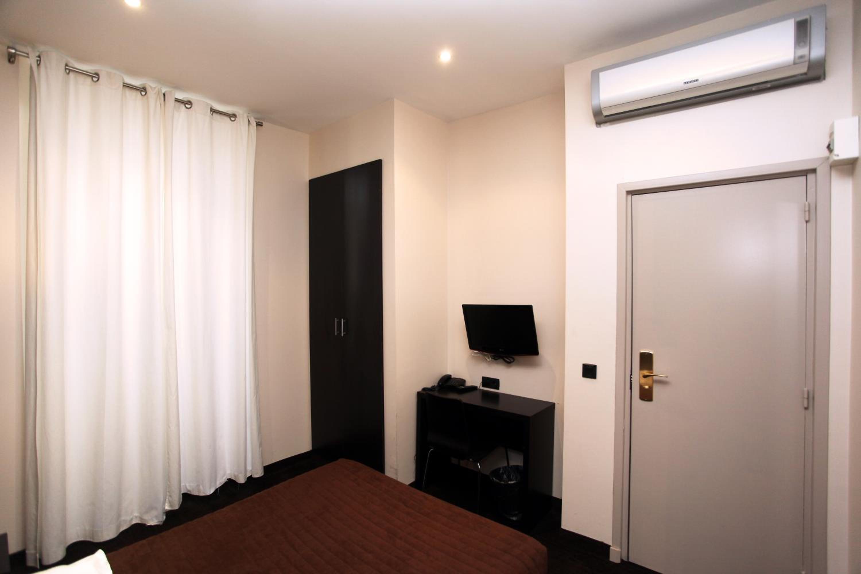 Standard Double Room - Photo 3