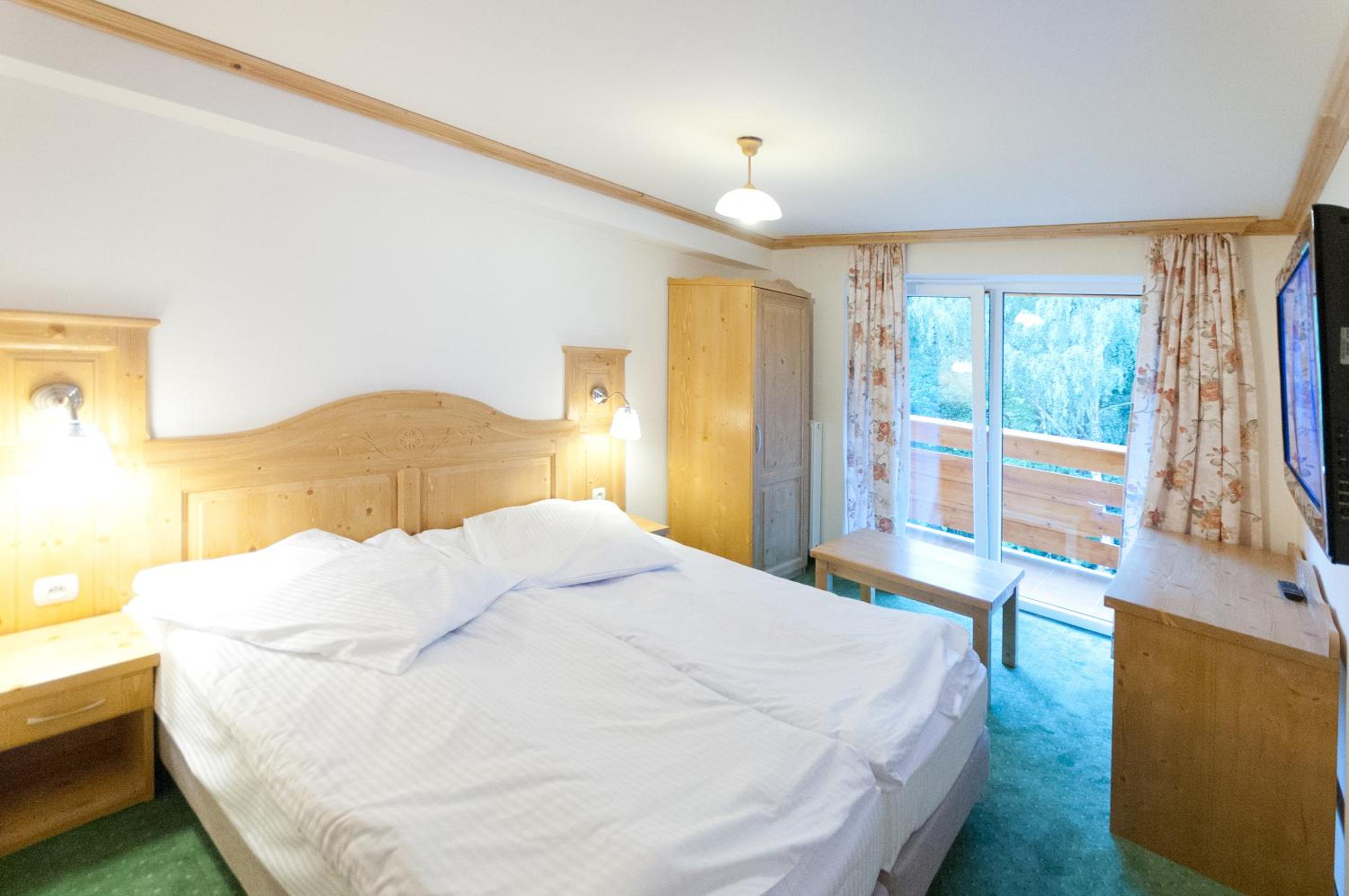 Double or Twin Room - Photo 5