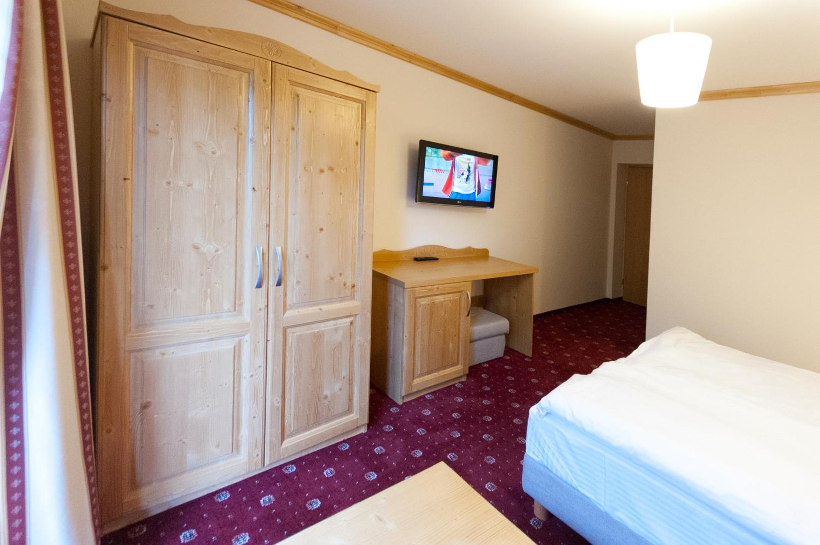 Double or Twin Room - Photo 7