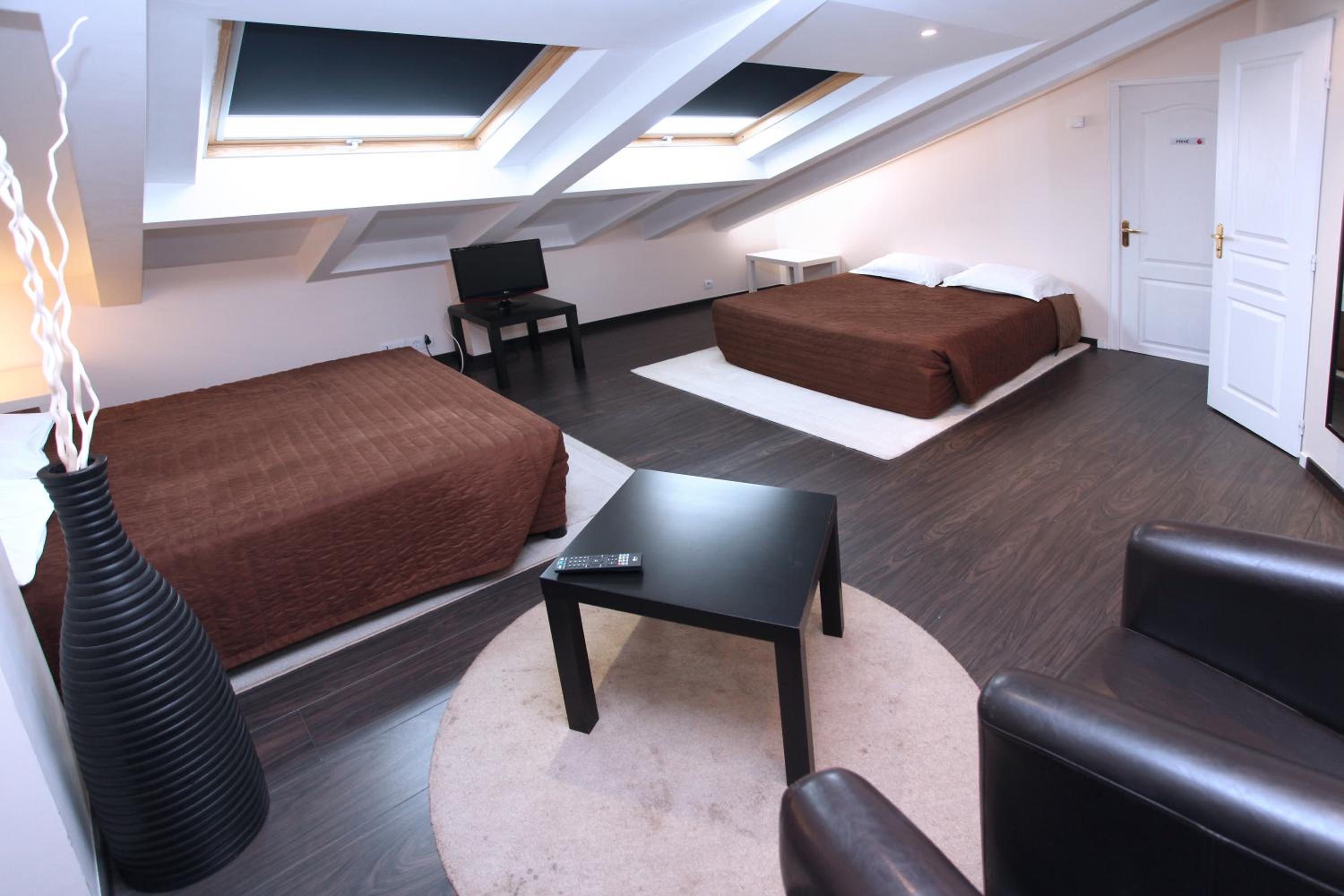 Quadruple Room - Photo 1