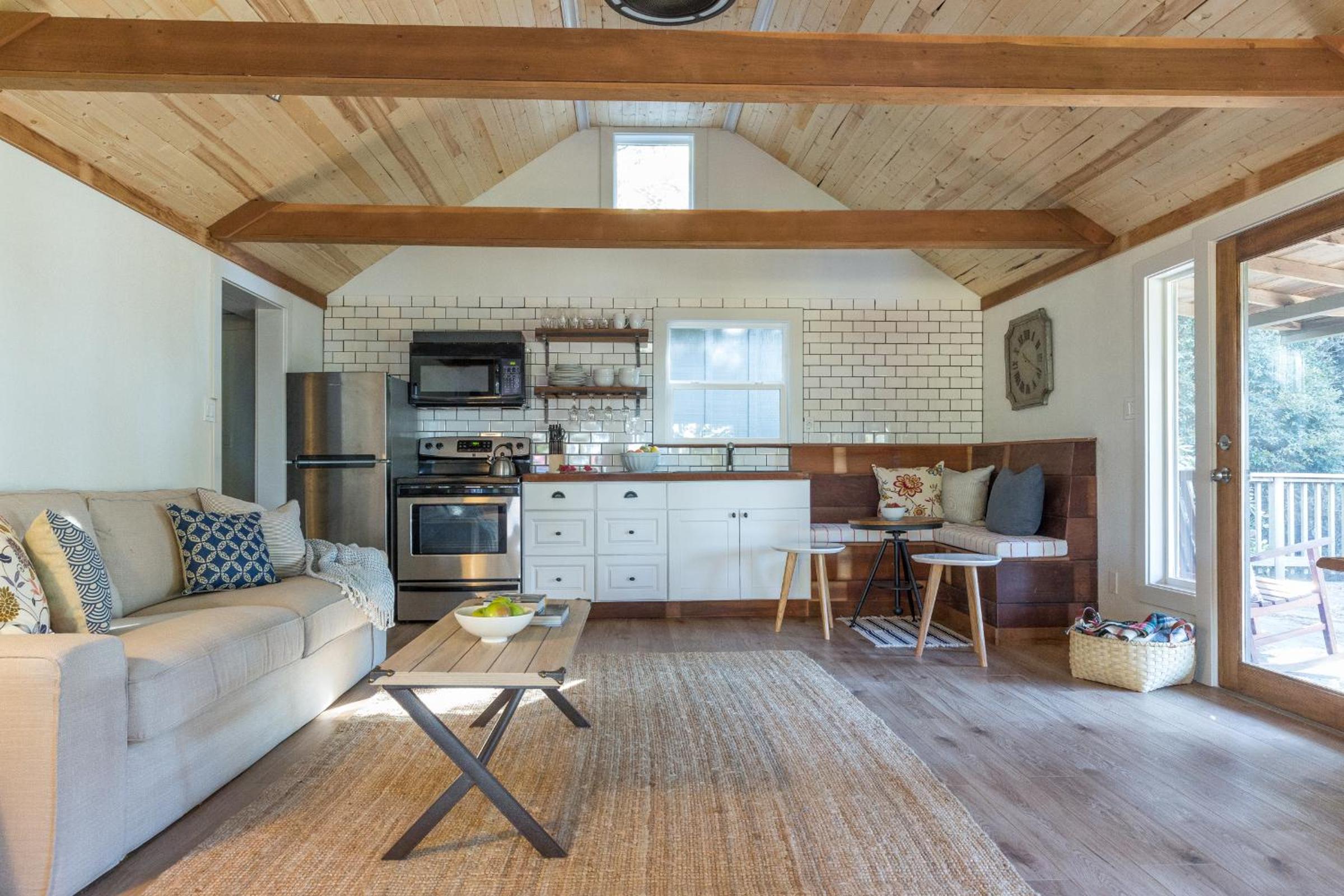 Three-Bedroom House photo 3