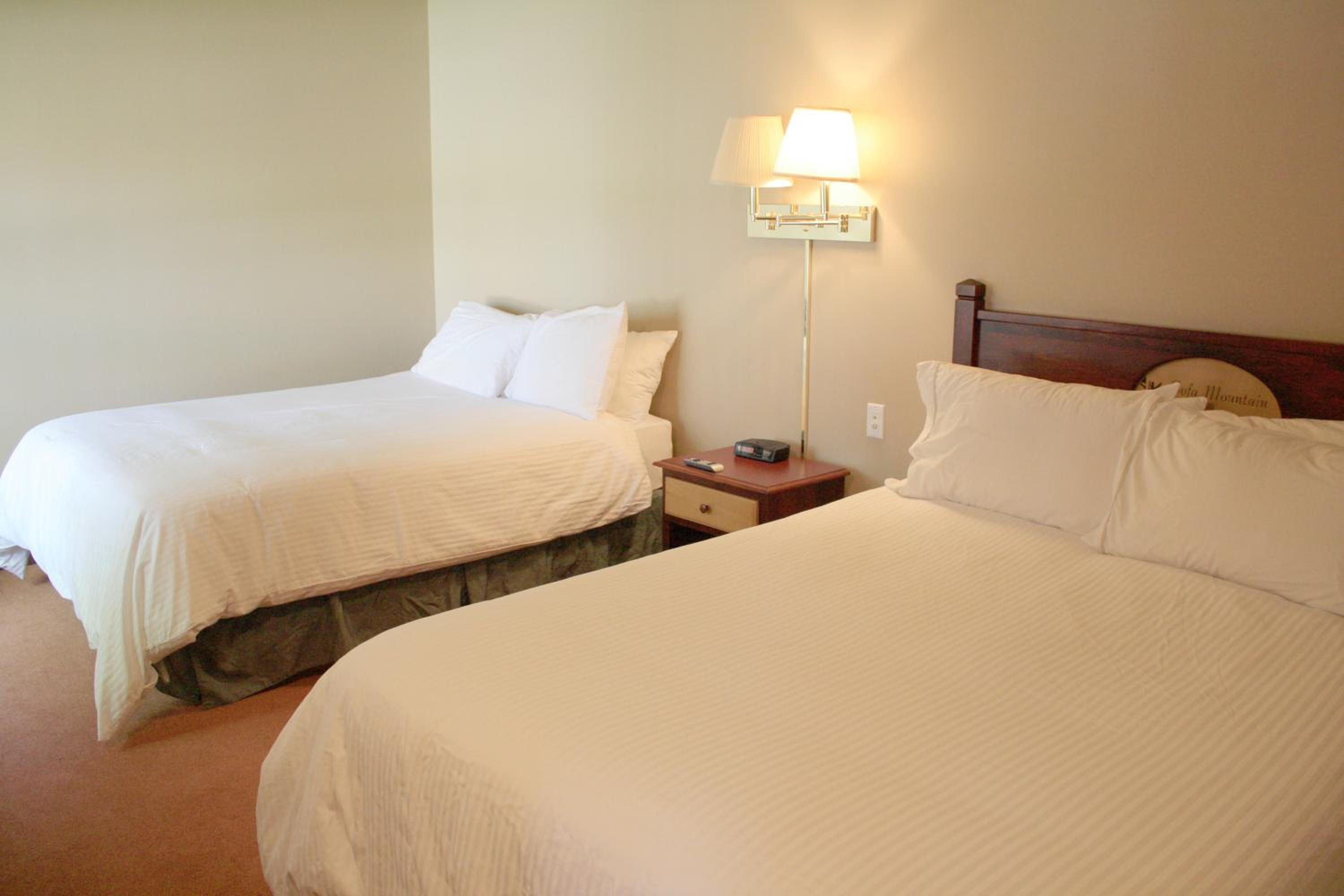 Queen Room with Two Queen Beds - Photo 19