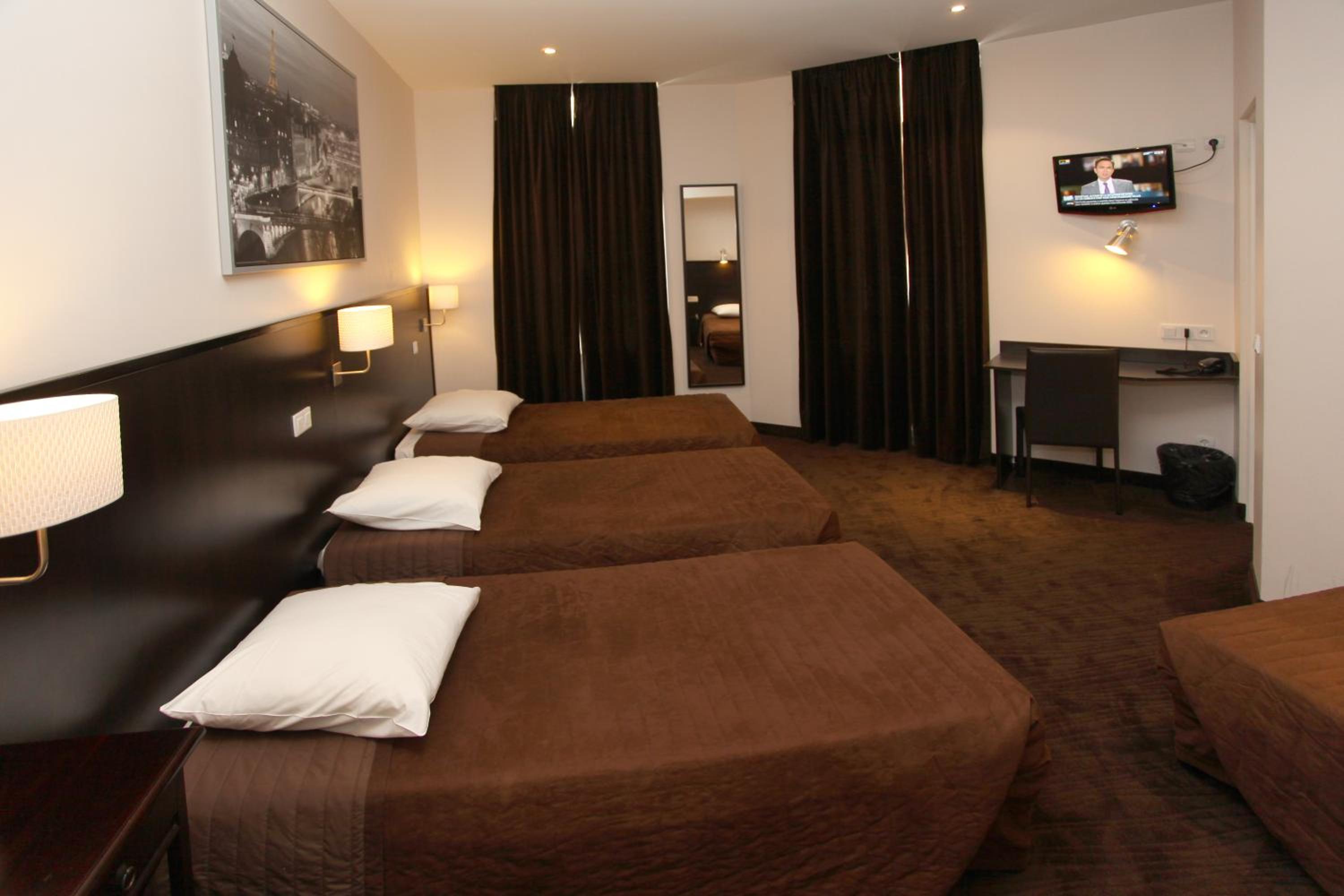 Quadruple Room - Photo 3