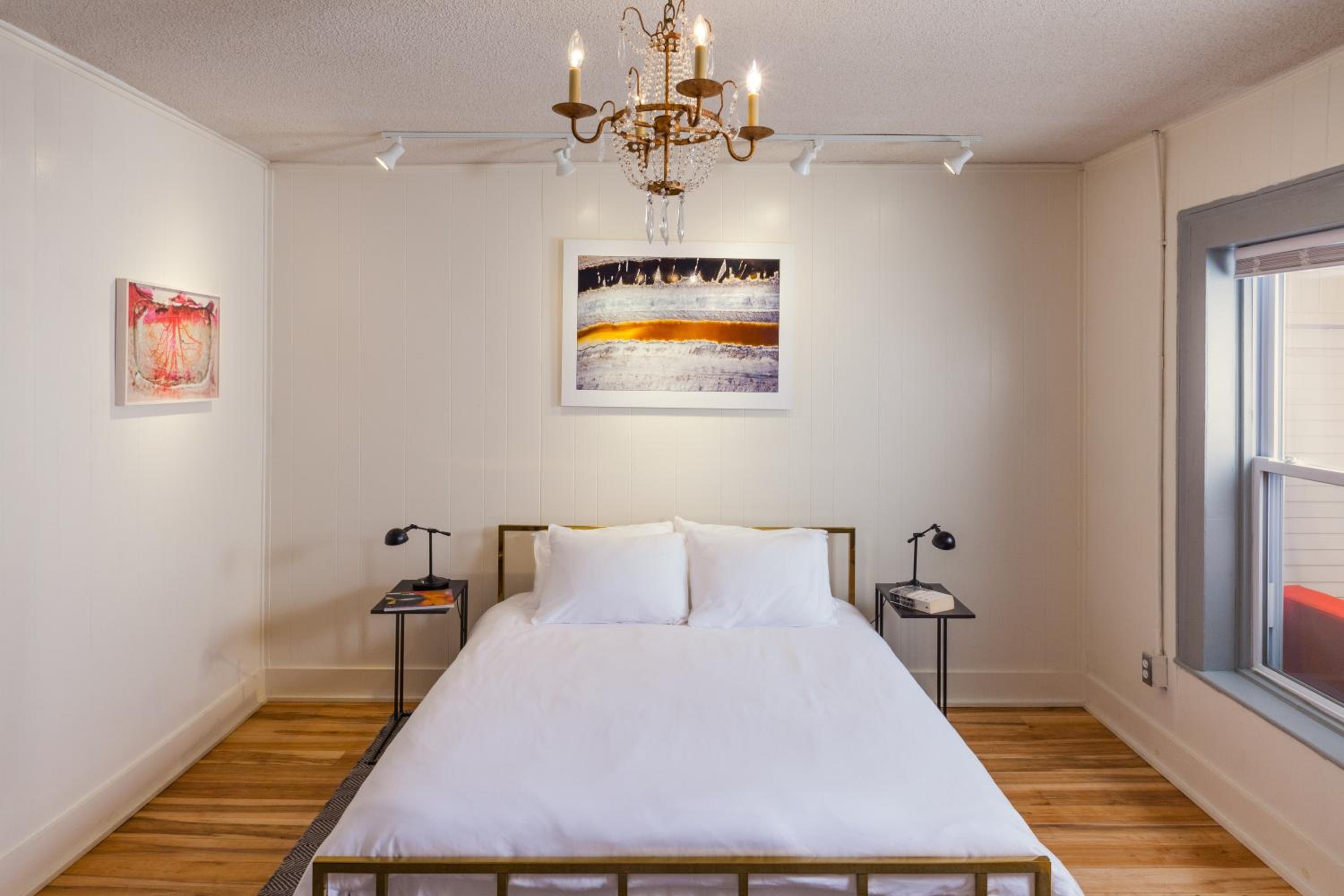 Deluxe Double Room (2 Adults + 1 Child) photo 2