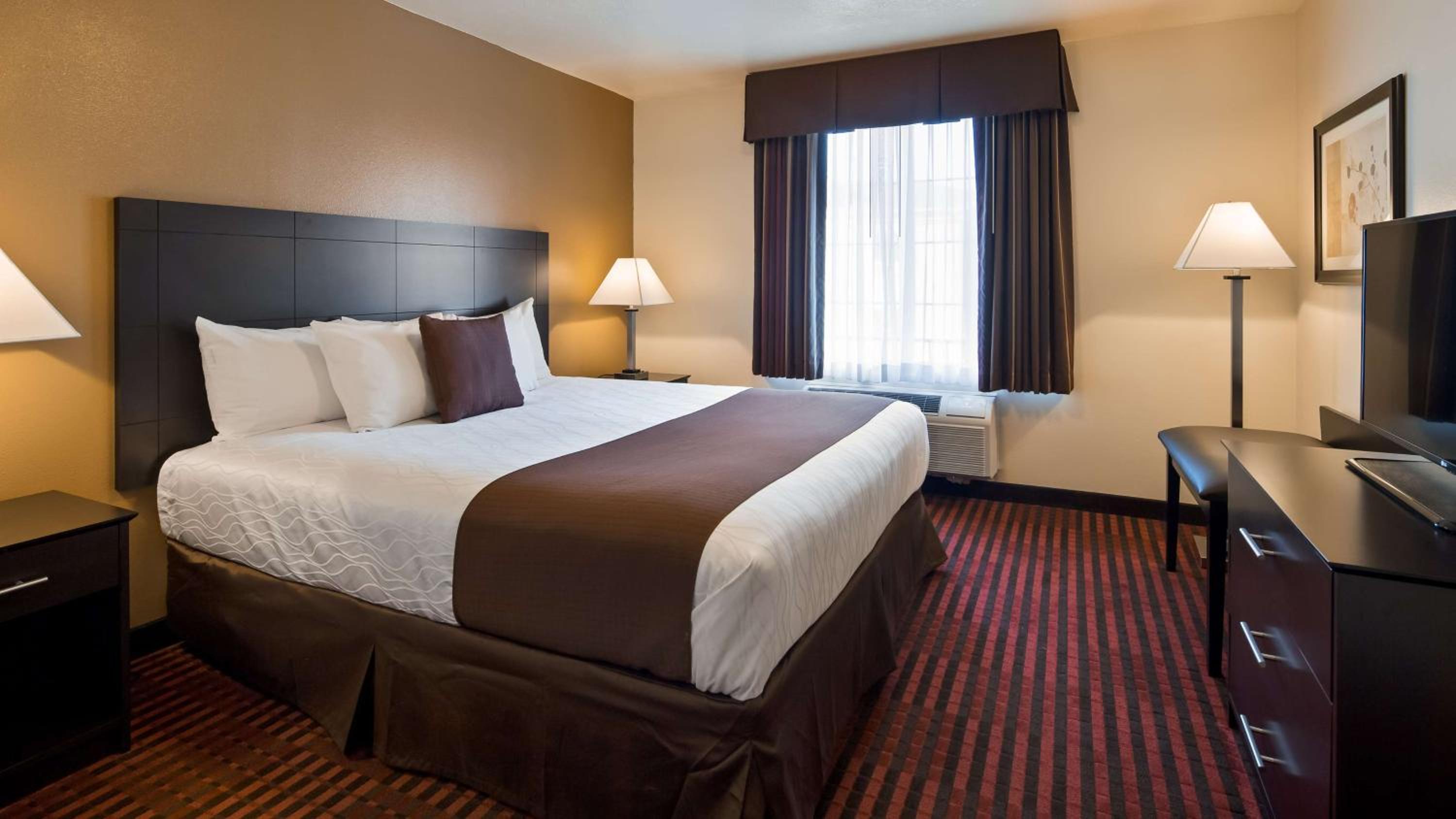 King Room - Non-Smoking - Photo 5
