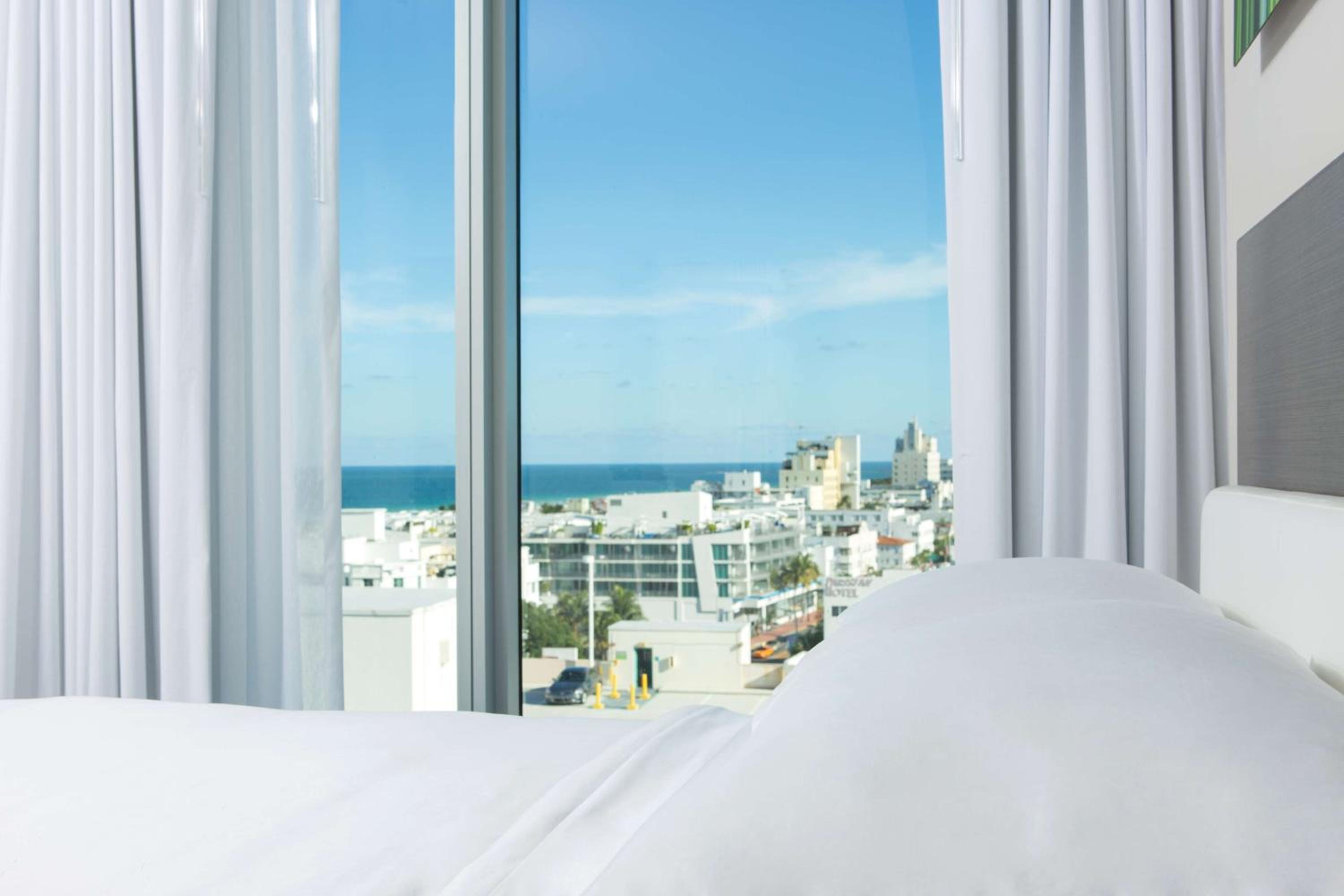 Deluxe King Room with Ocean View