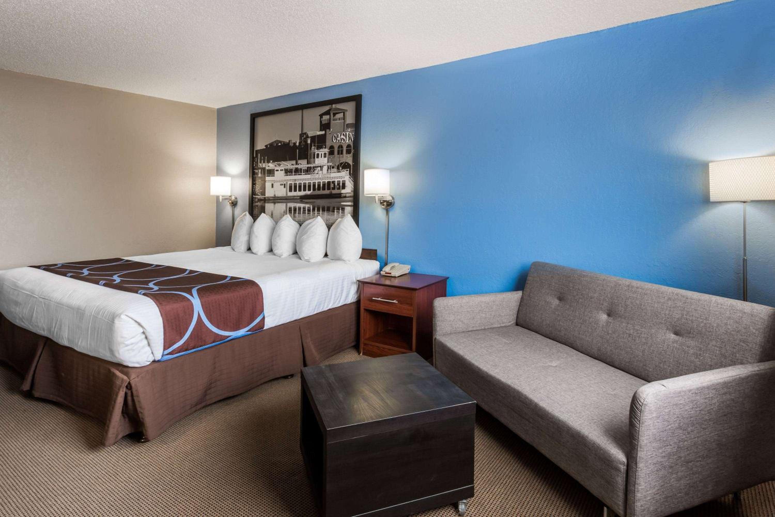 King Room - Non-Smoking - Photo 4