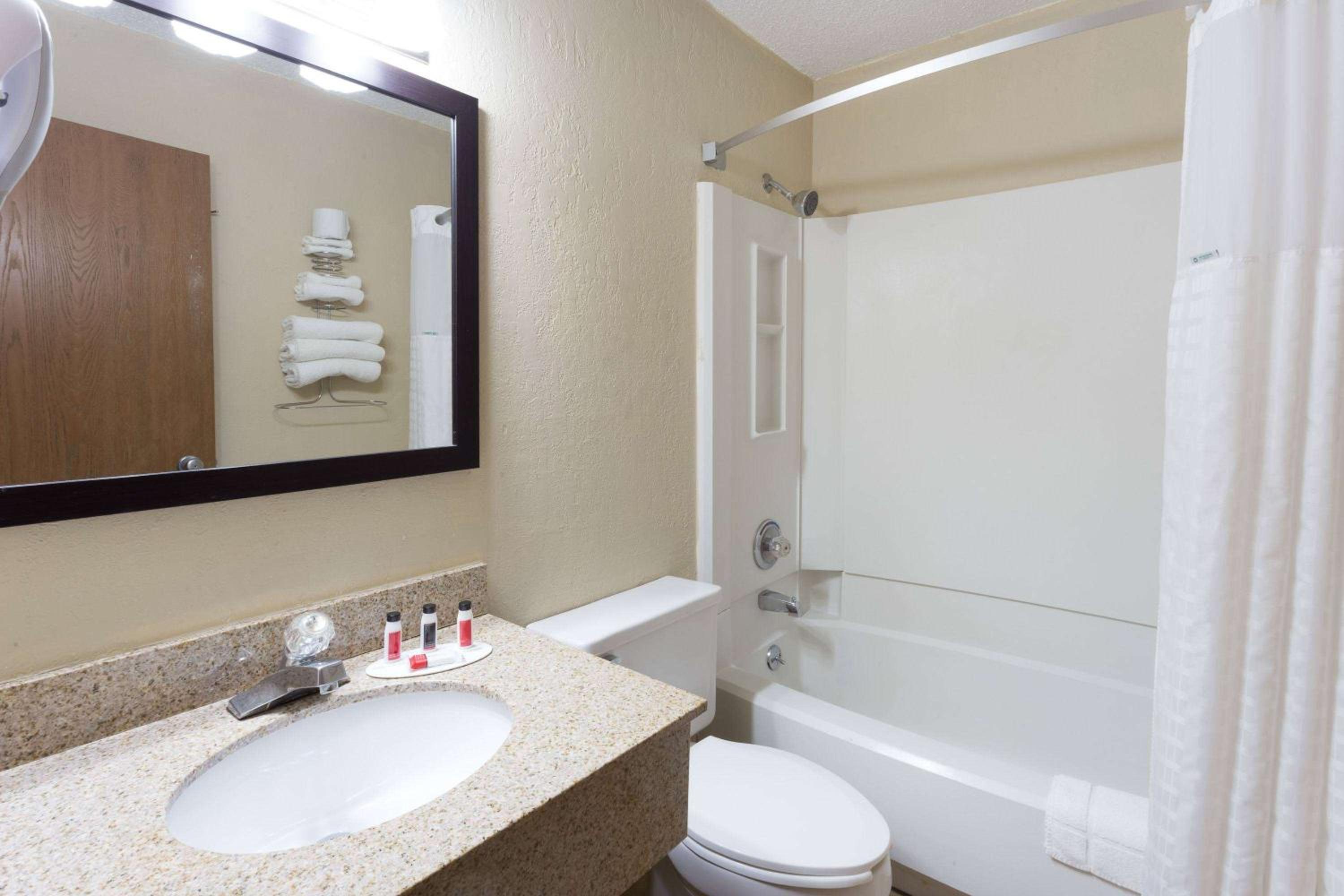 King Room - Non-Smoking - Photo 2