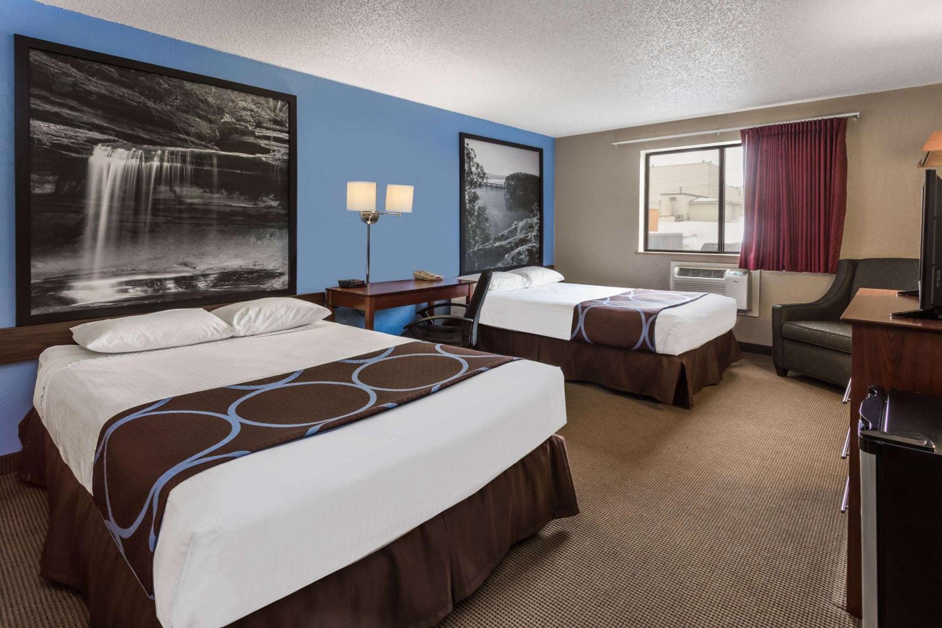 Deluxe Double Room with Two Double Beds - Non-Smoking - Photo 2