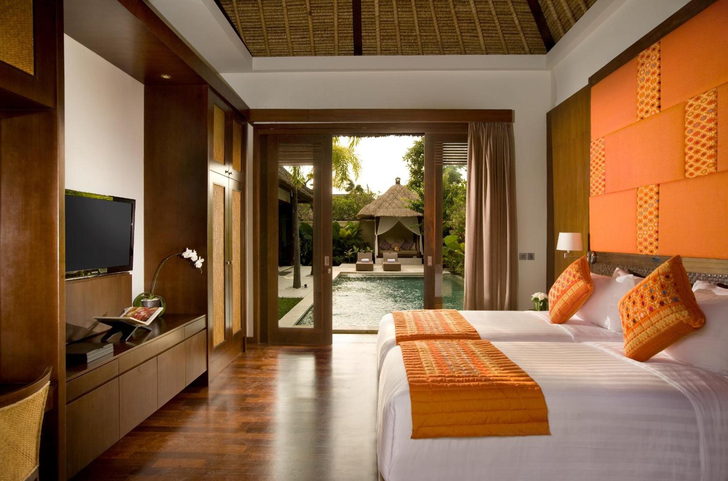 Three-Bedroom Villa with Private Pool - Photo 11