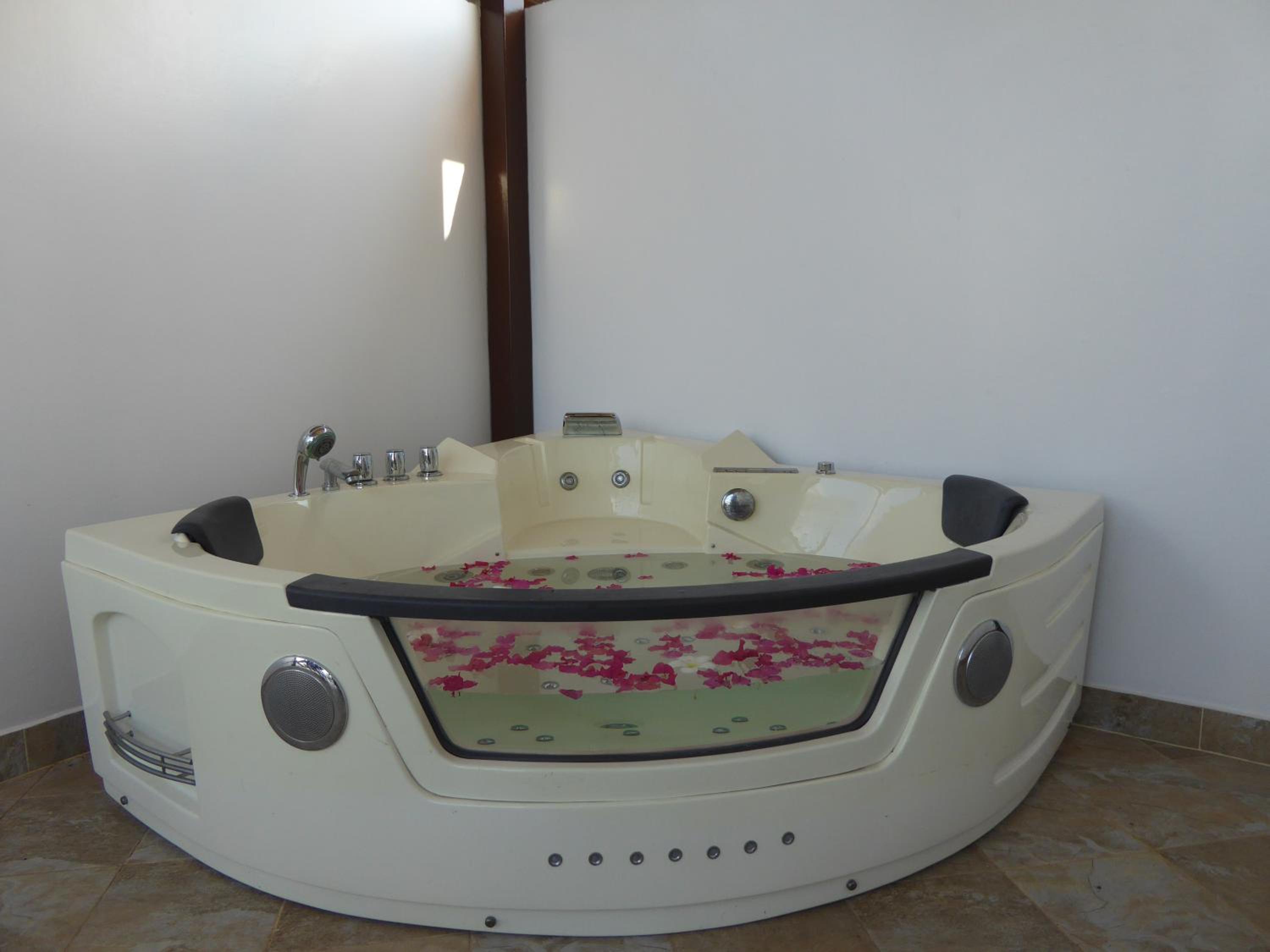 Three-Bedroom Villa photo 2