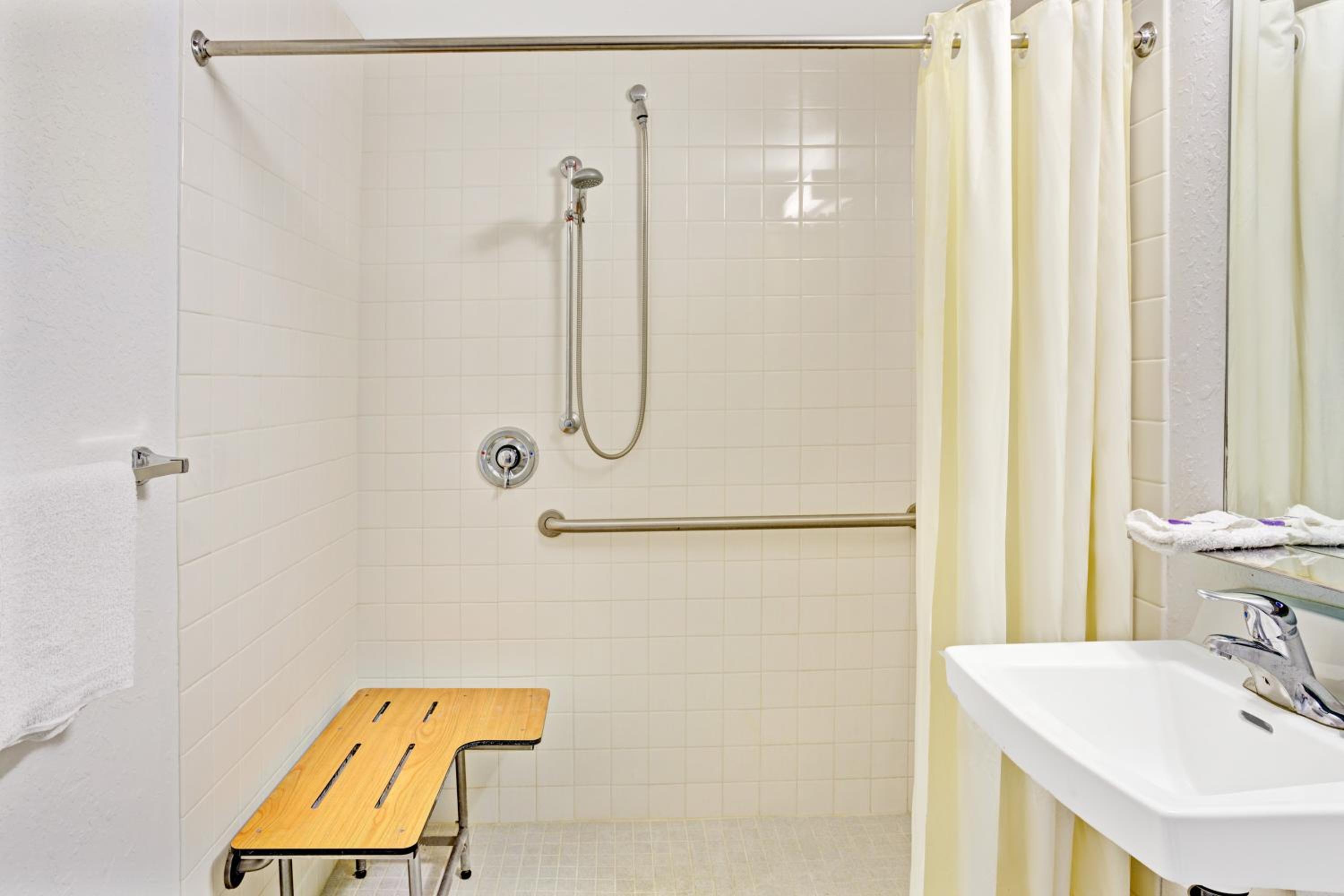 Deluxe Double Room with Two Double Beds - Disability Access - Smoking