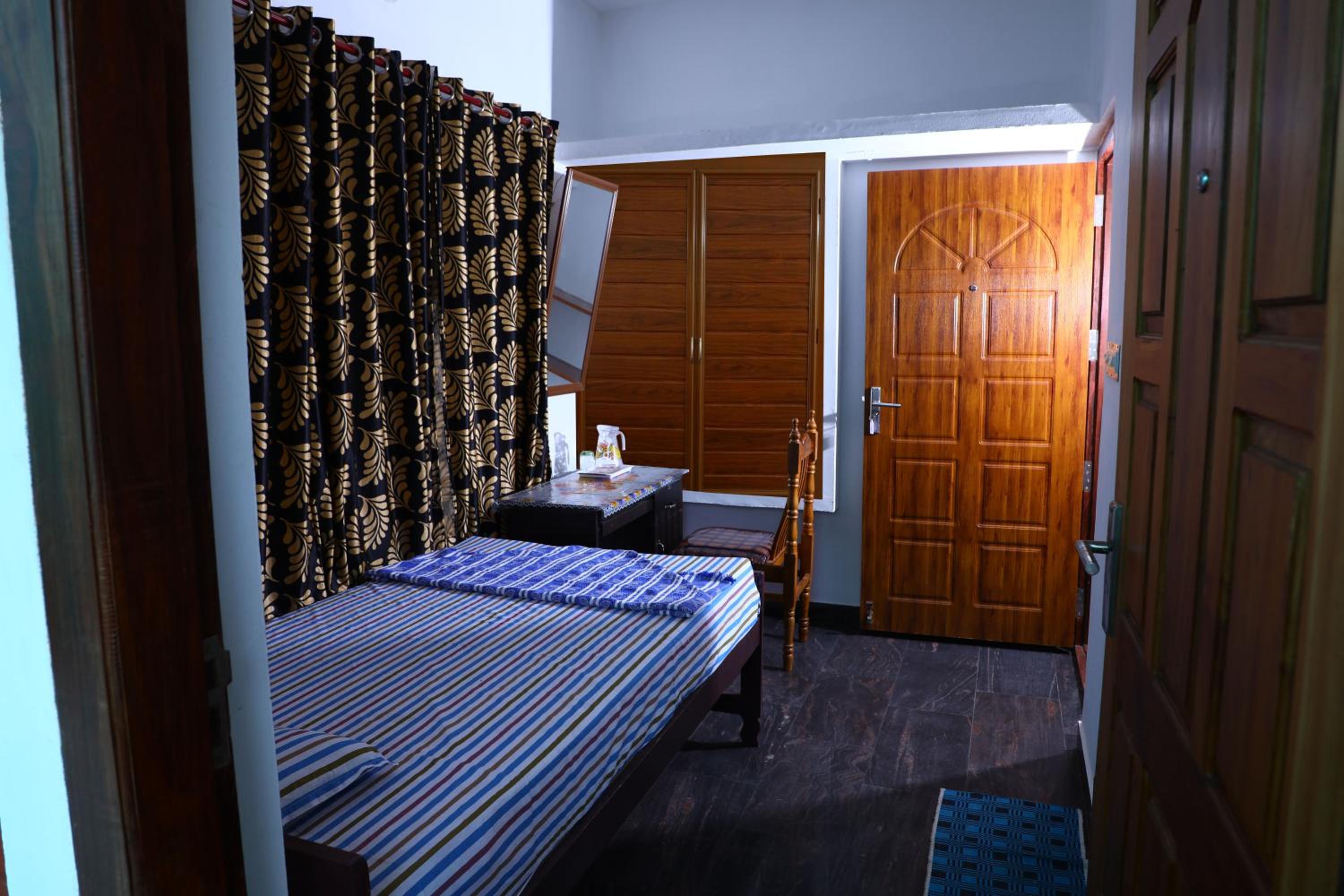 Budget Single Room photo 3
