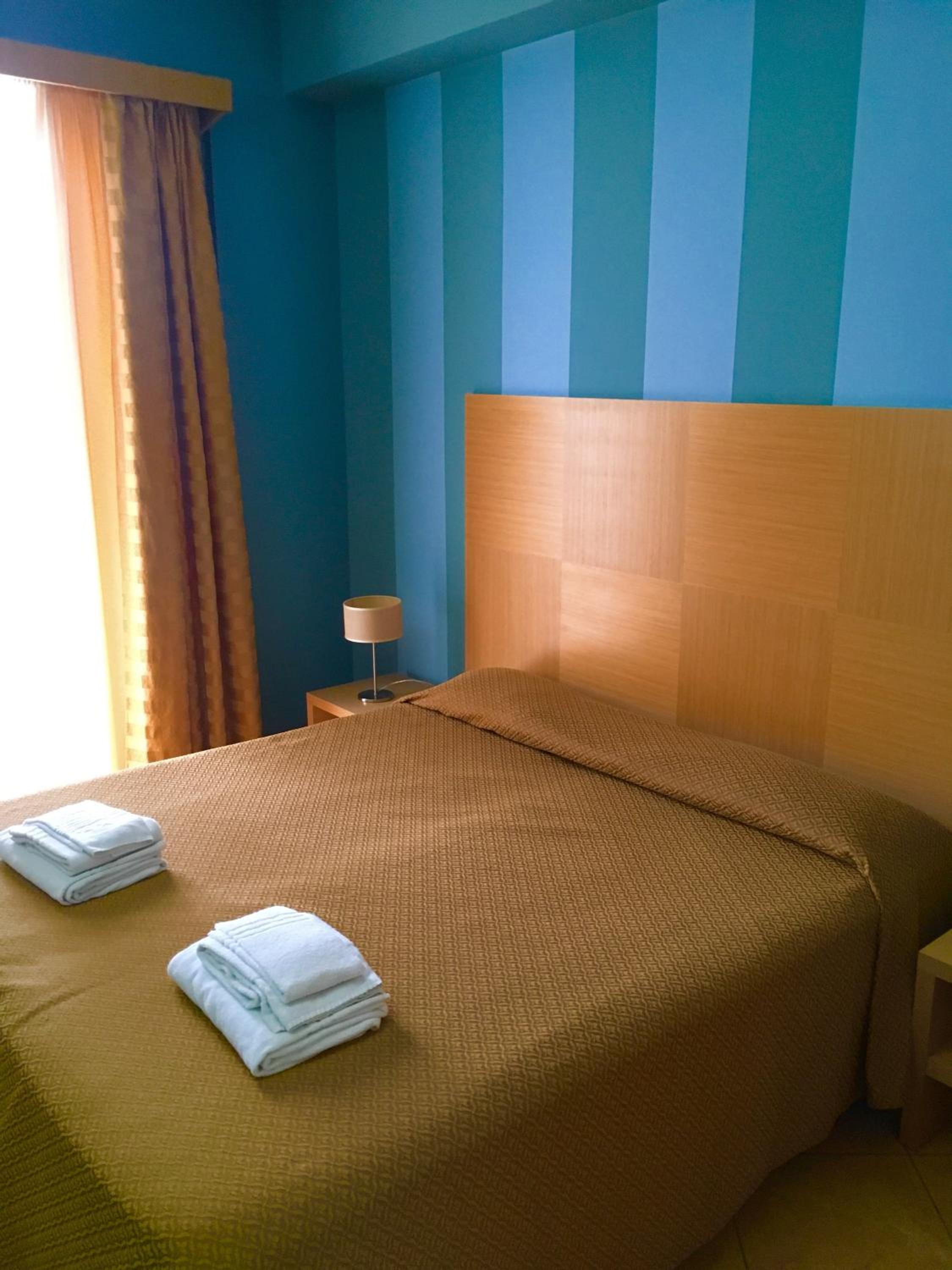 Double Room with Balcony - Photo 12