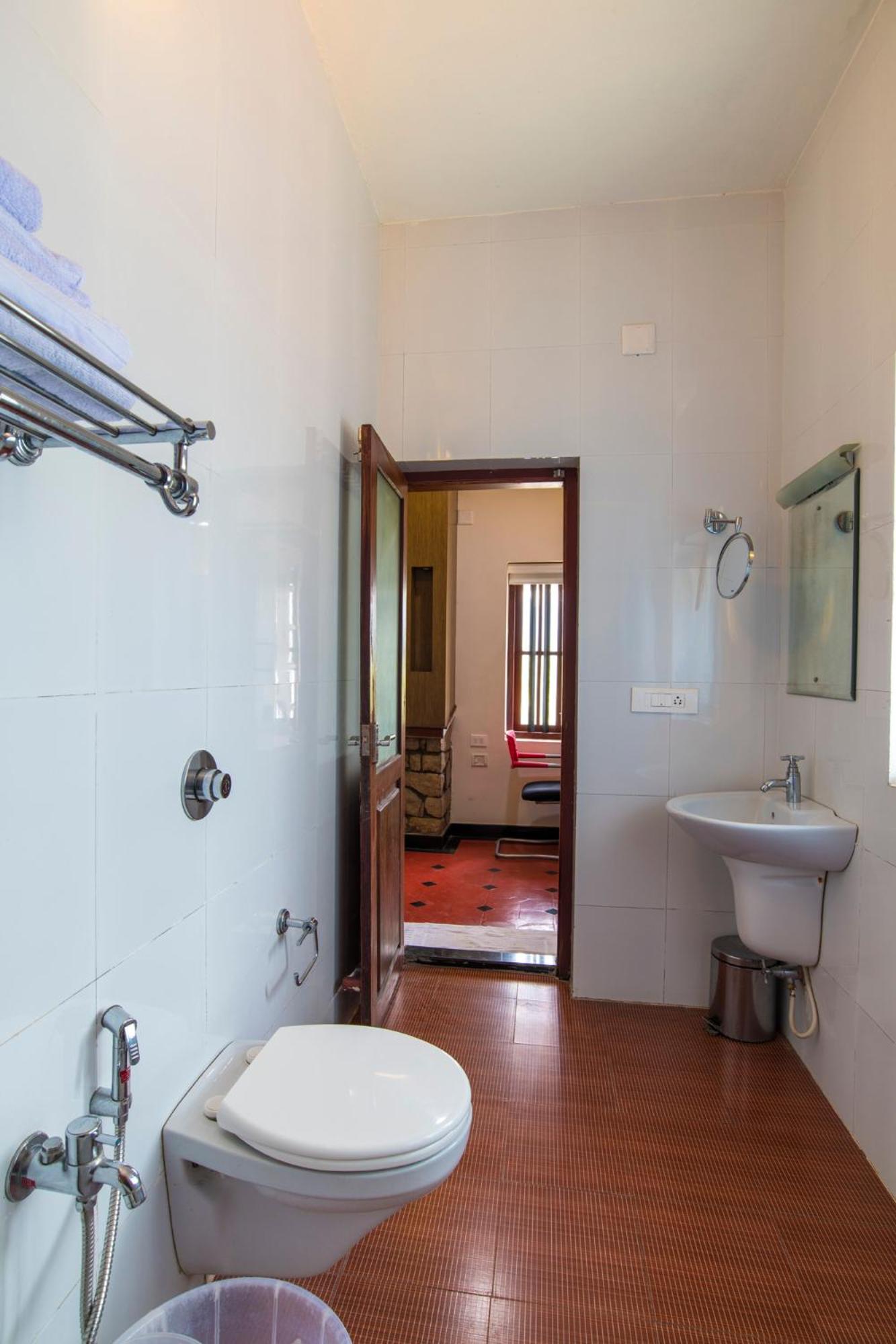 Premium Double Room - Photo 11