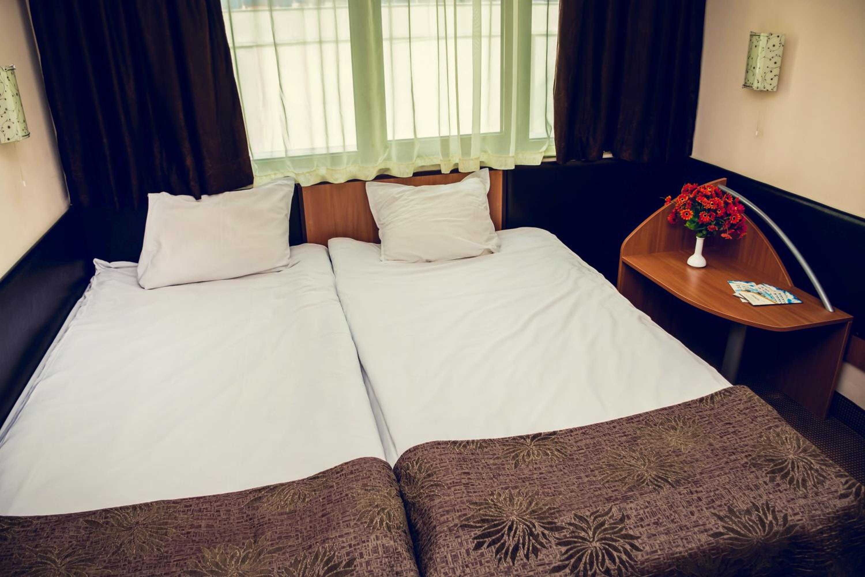 Economy Twin Room photo 3