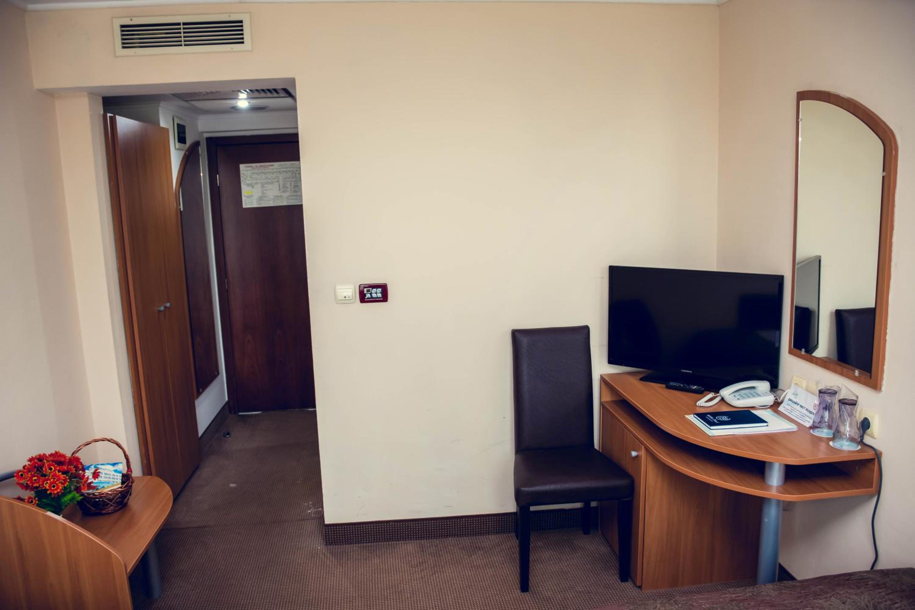 Economy Twin Room photo 1