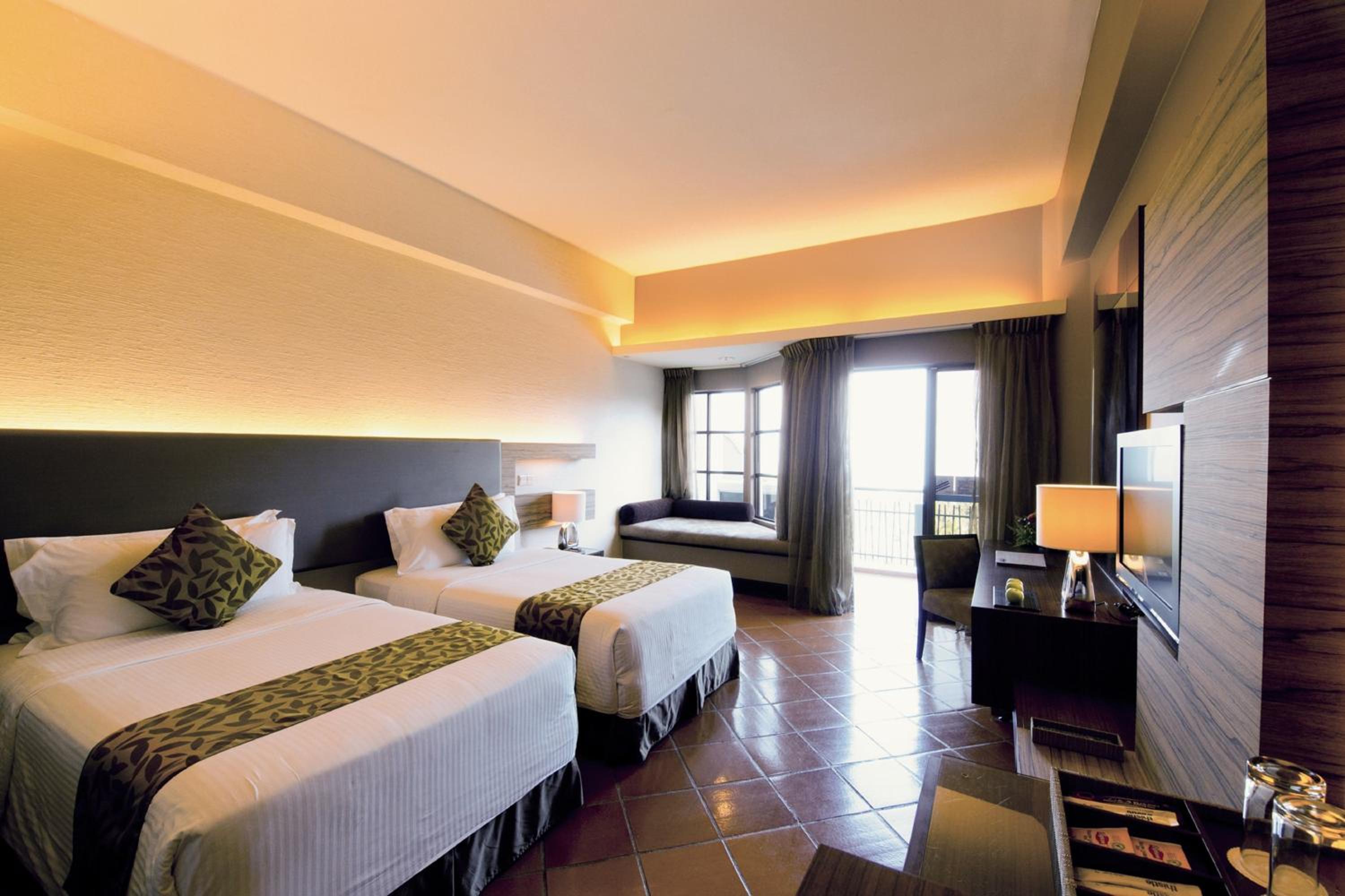 Deluxe Sea Front Twin Room - Photo 4