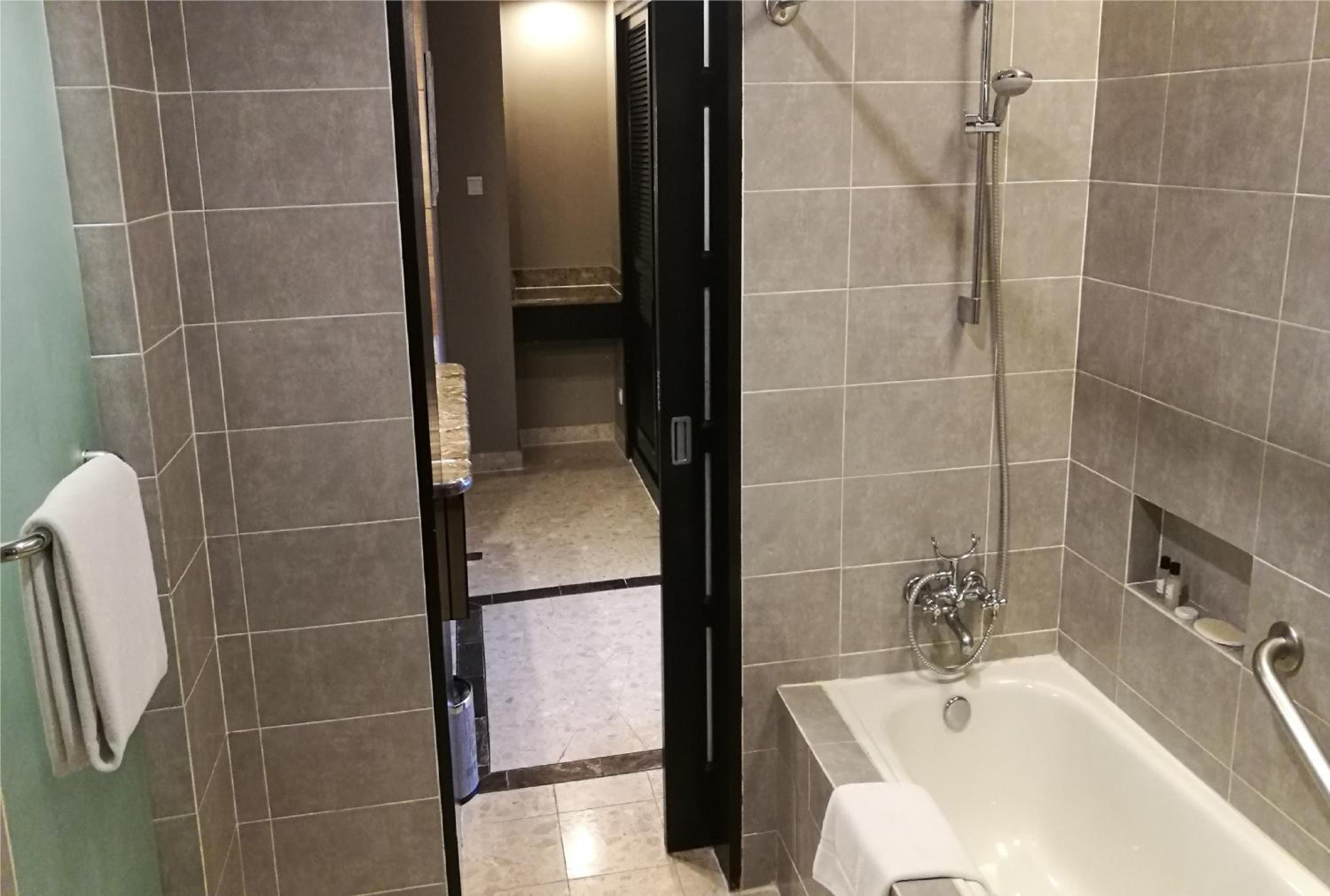 Premium Suite - Photo 9