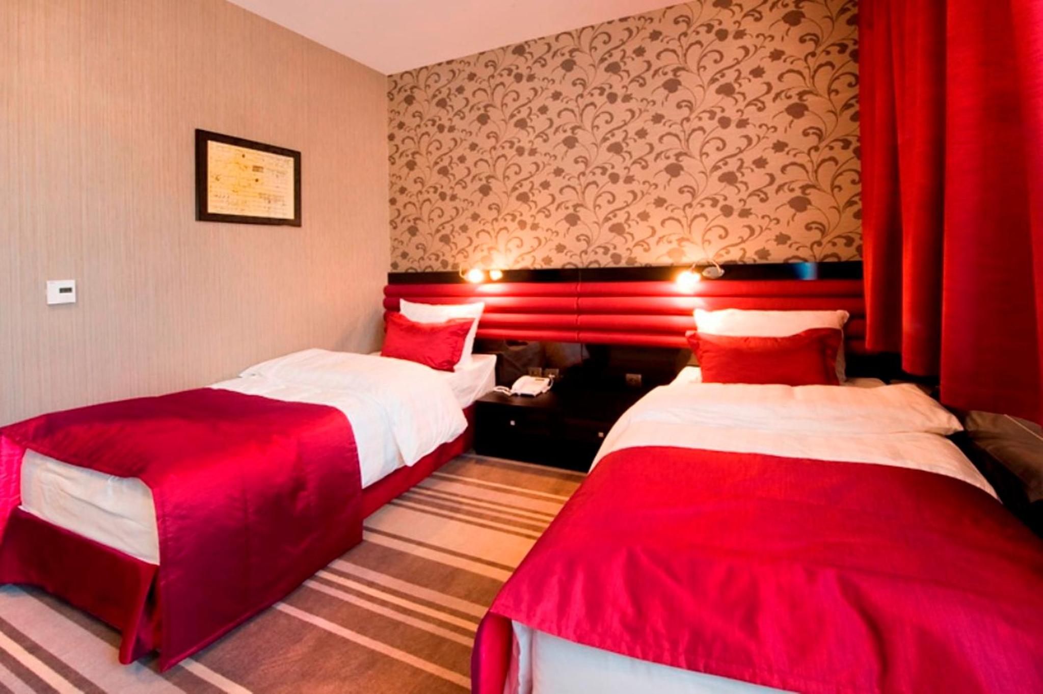 Twin Room - Photo 1