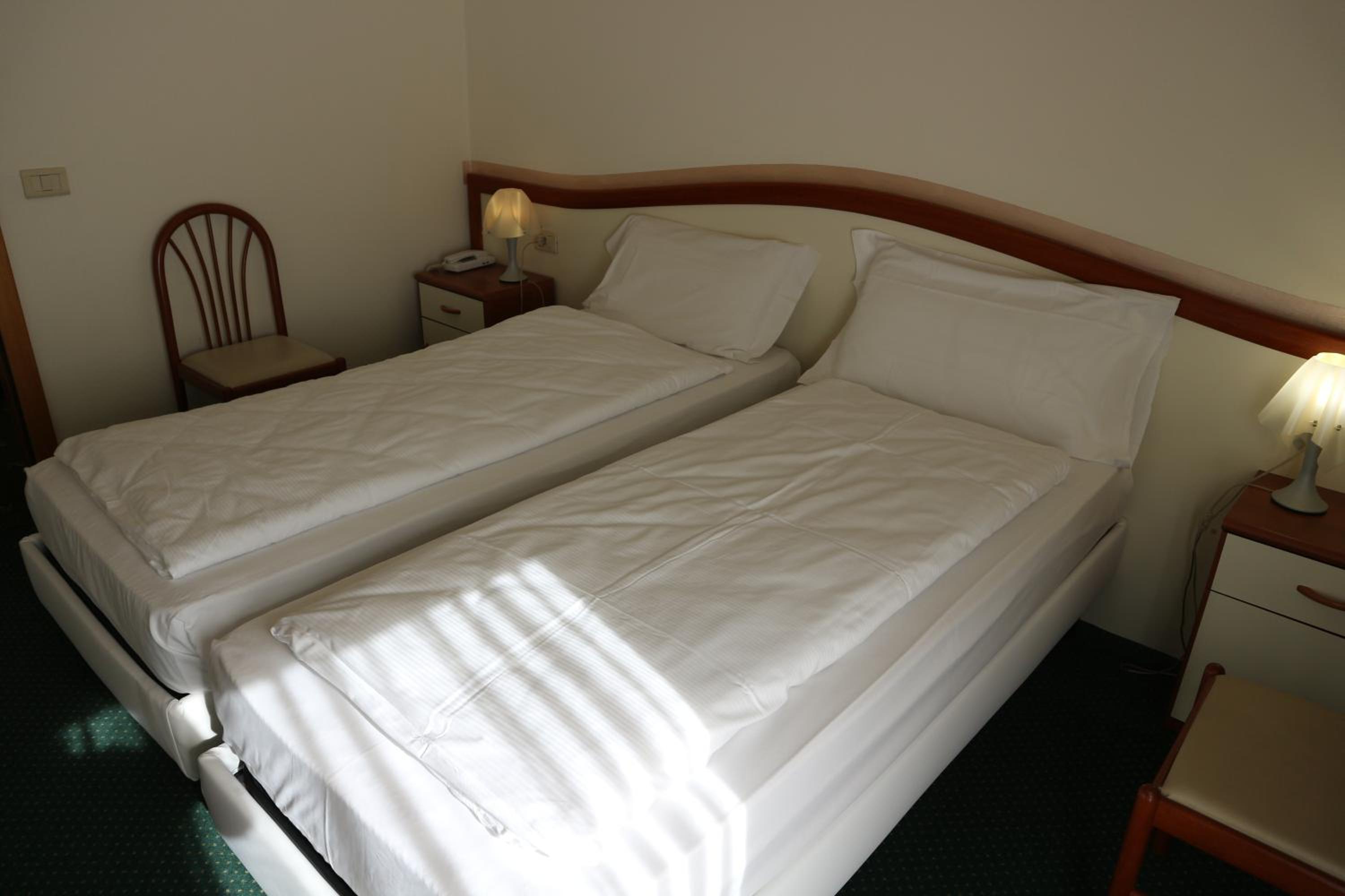 Standard Double Room - Photo 5