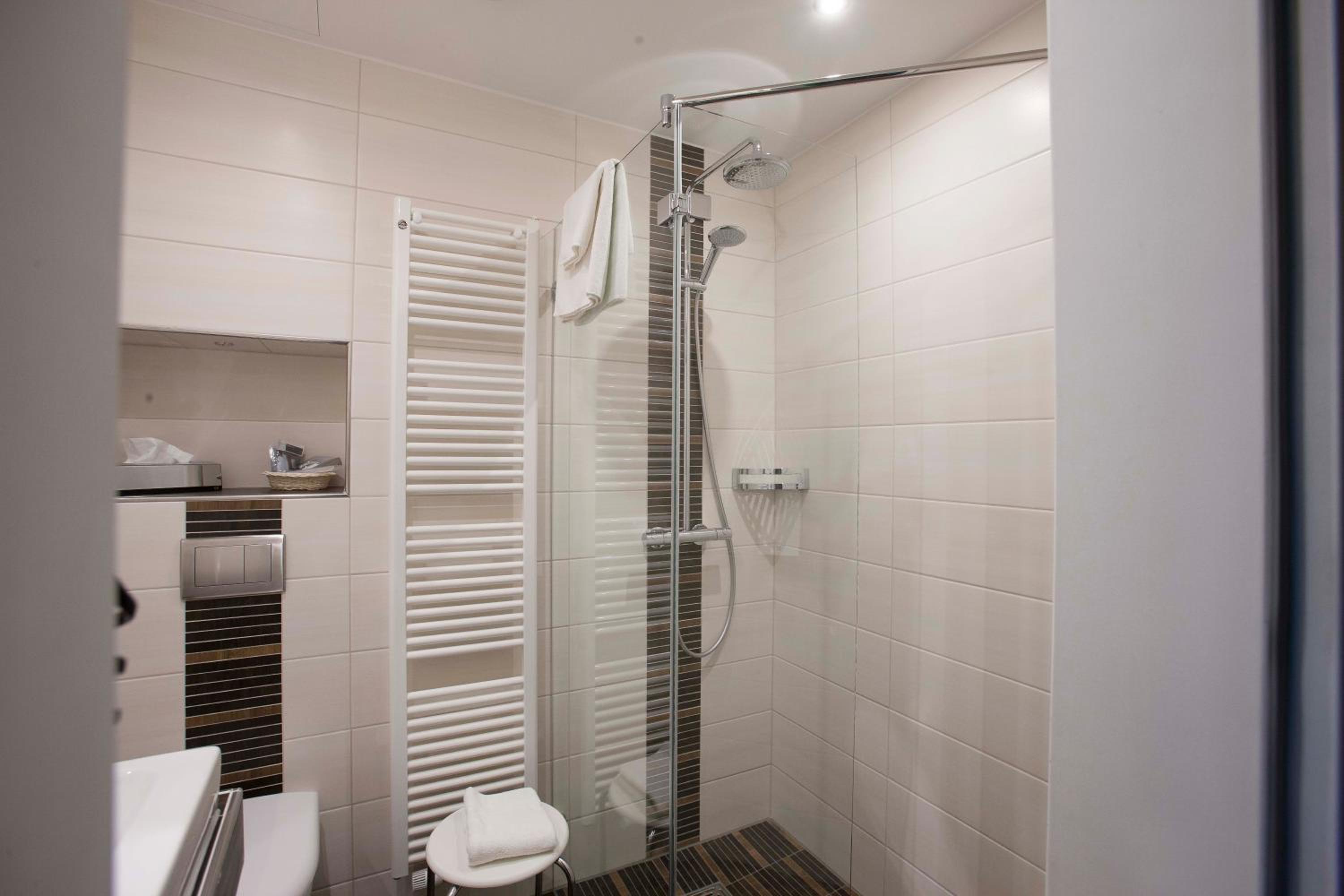 Twin Room - Photo 9