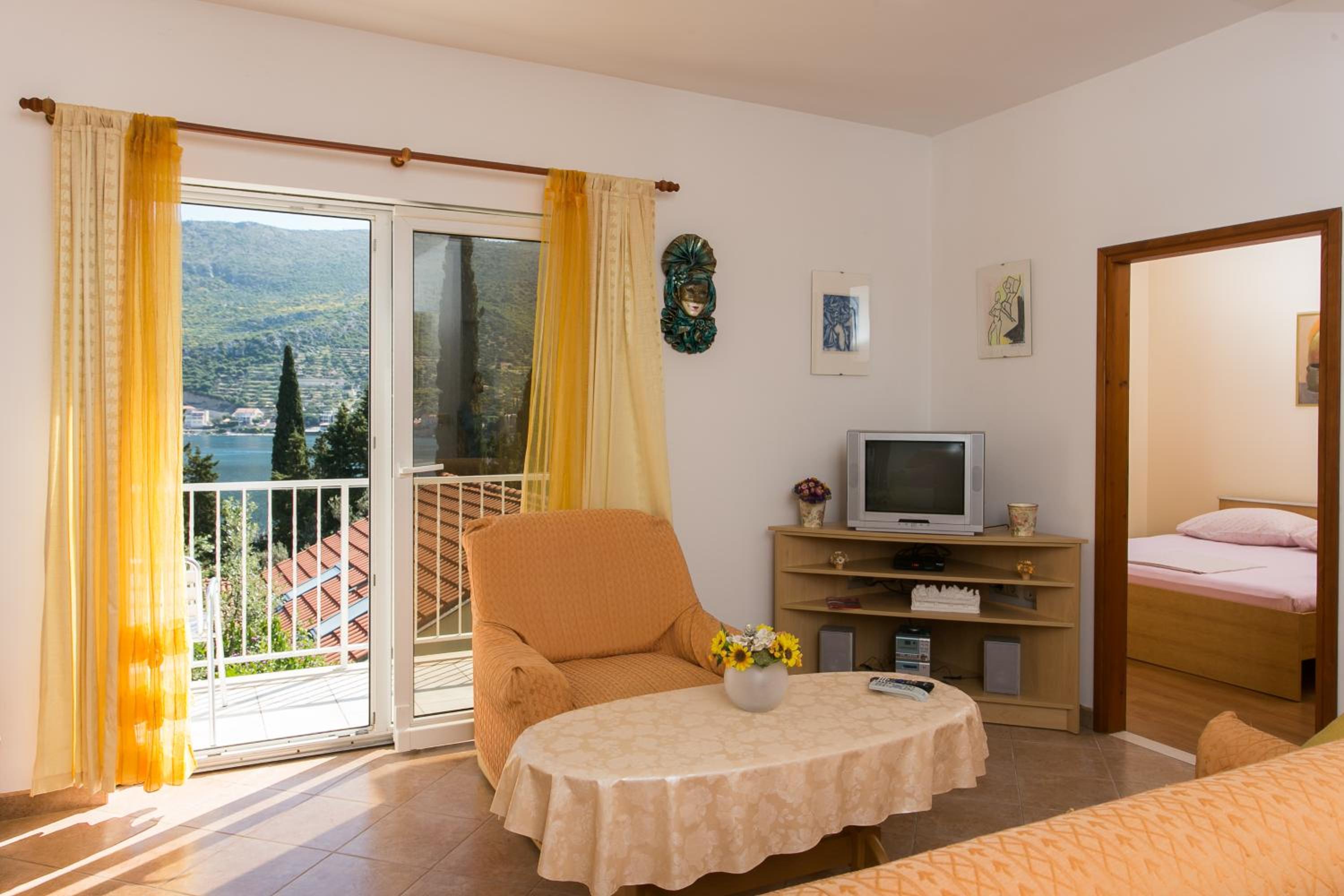 One-Bedroom Apartment With Balcony And Sea View photo 1