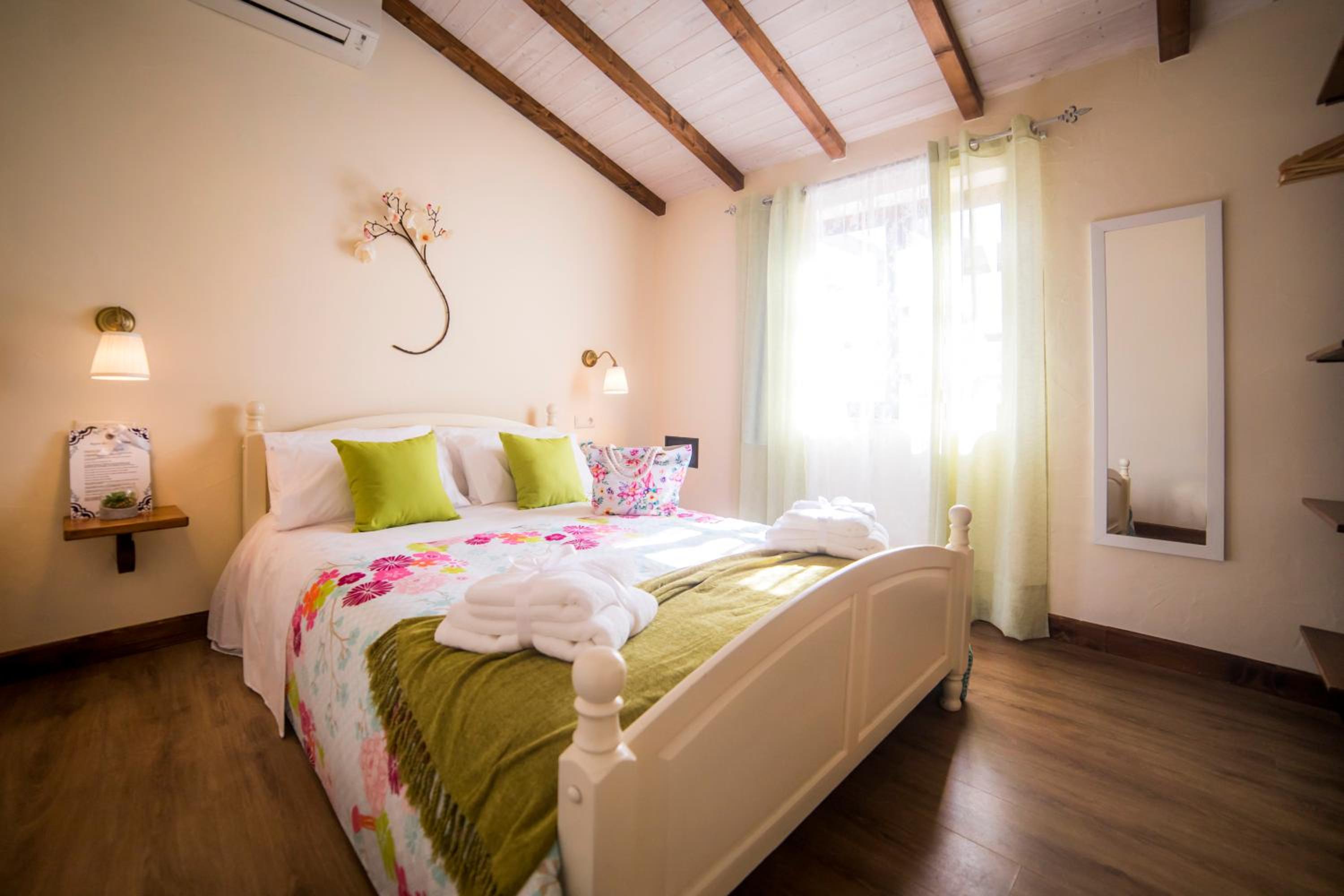 Double Room with Shared Bathroom - 1st Floor photo 1