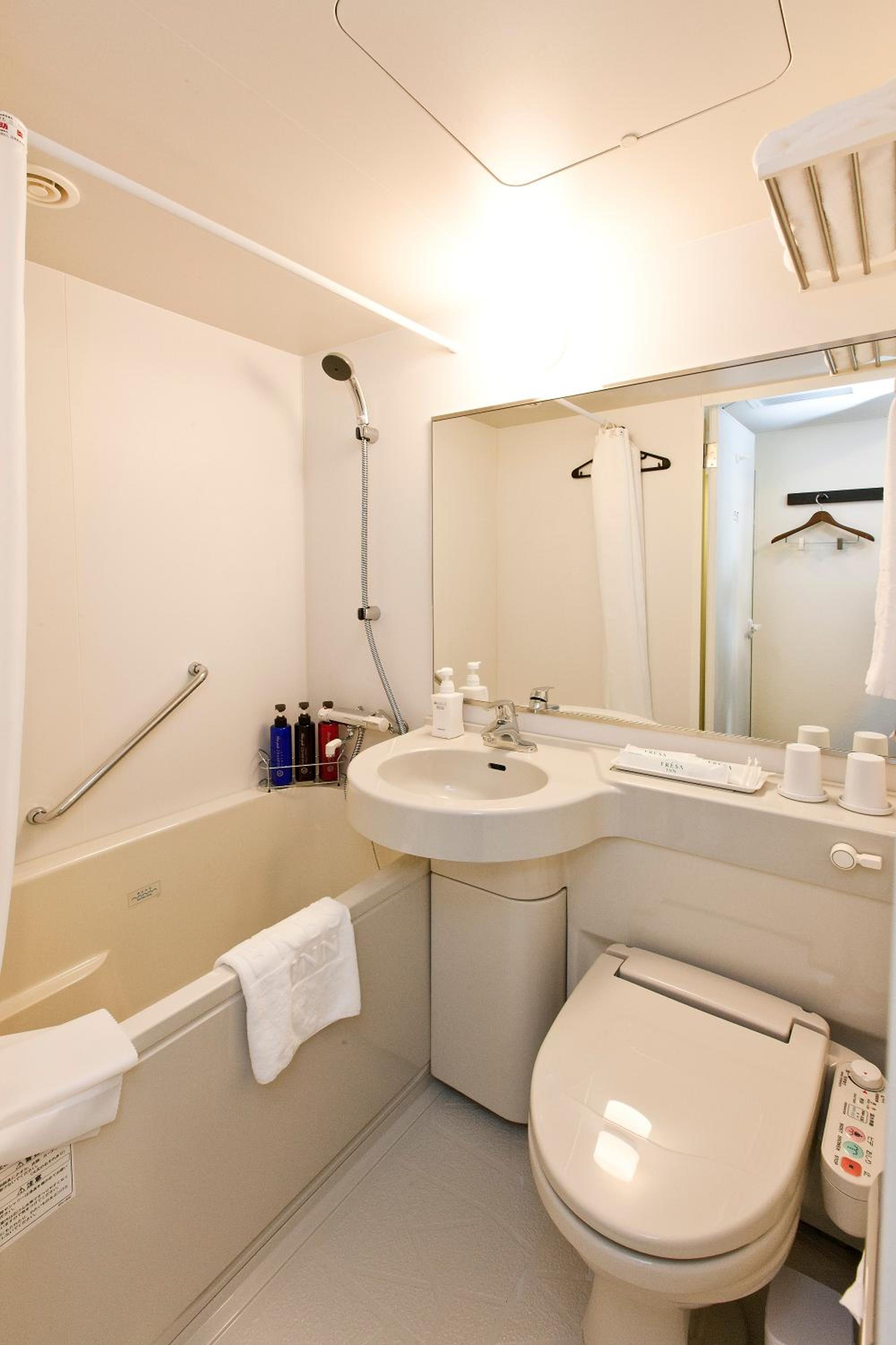 Deluxe Twin Room - Non-Smoking photo 2