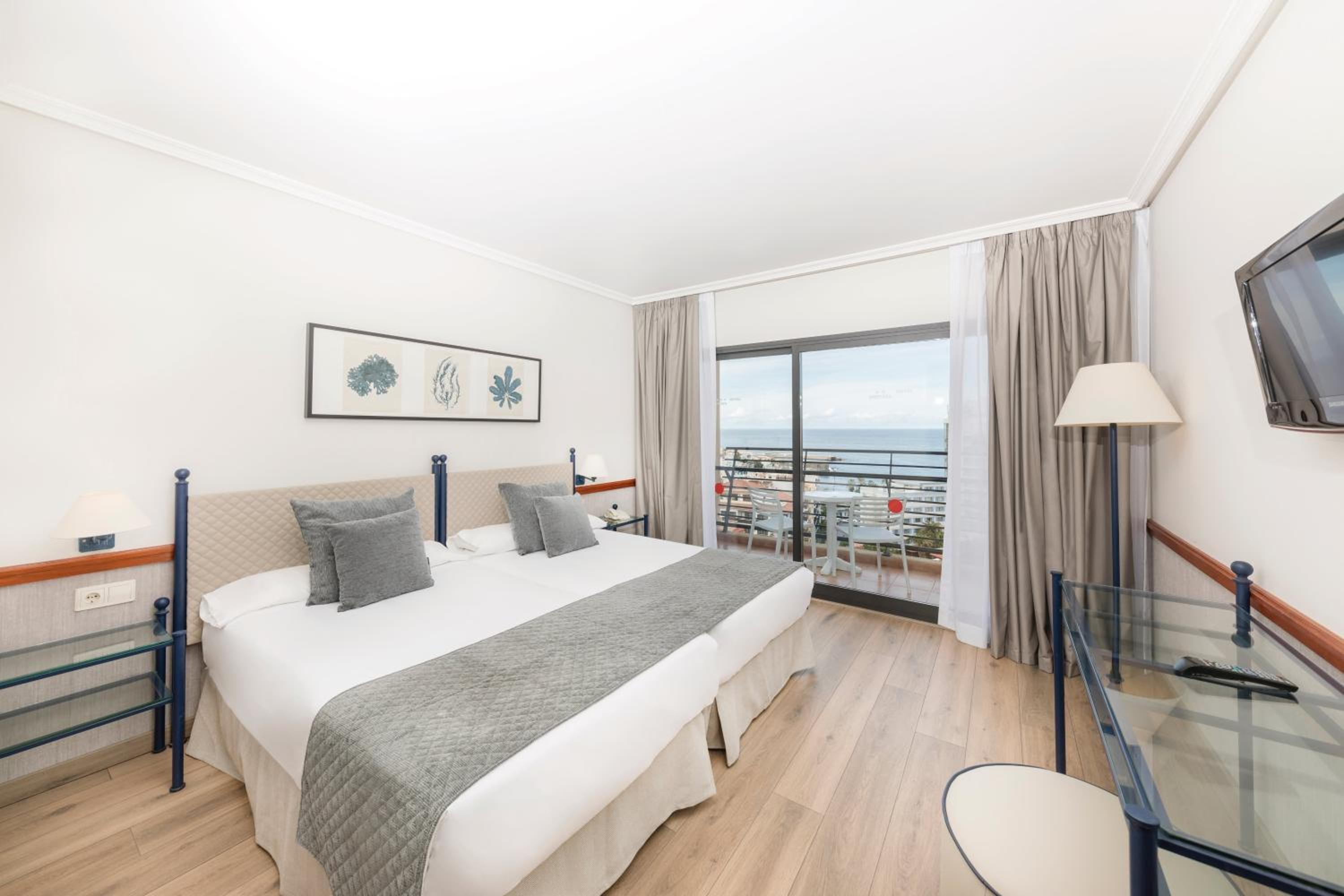Double Room With Sea View - Photo 2