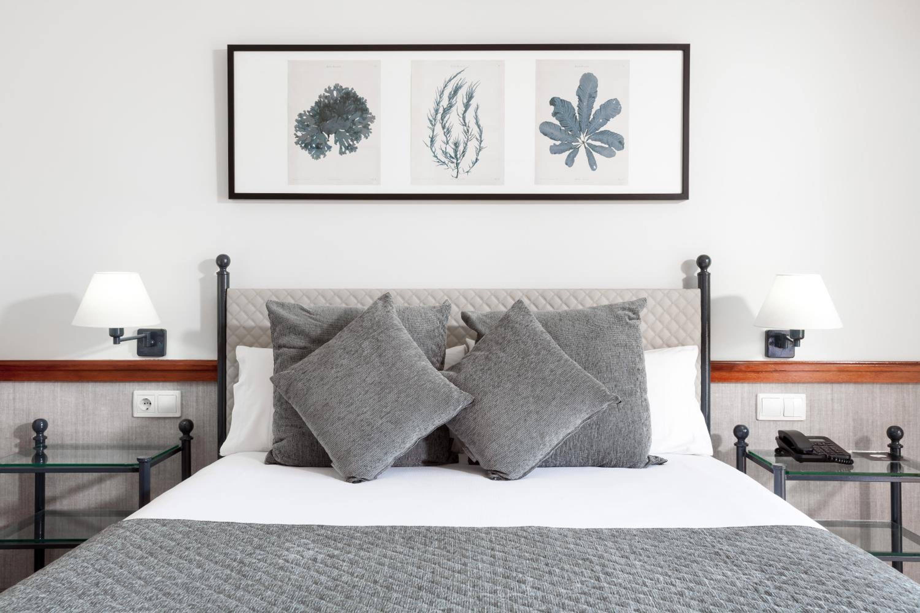 Double or Twin Room - Photo 3