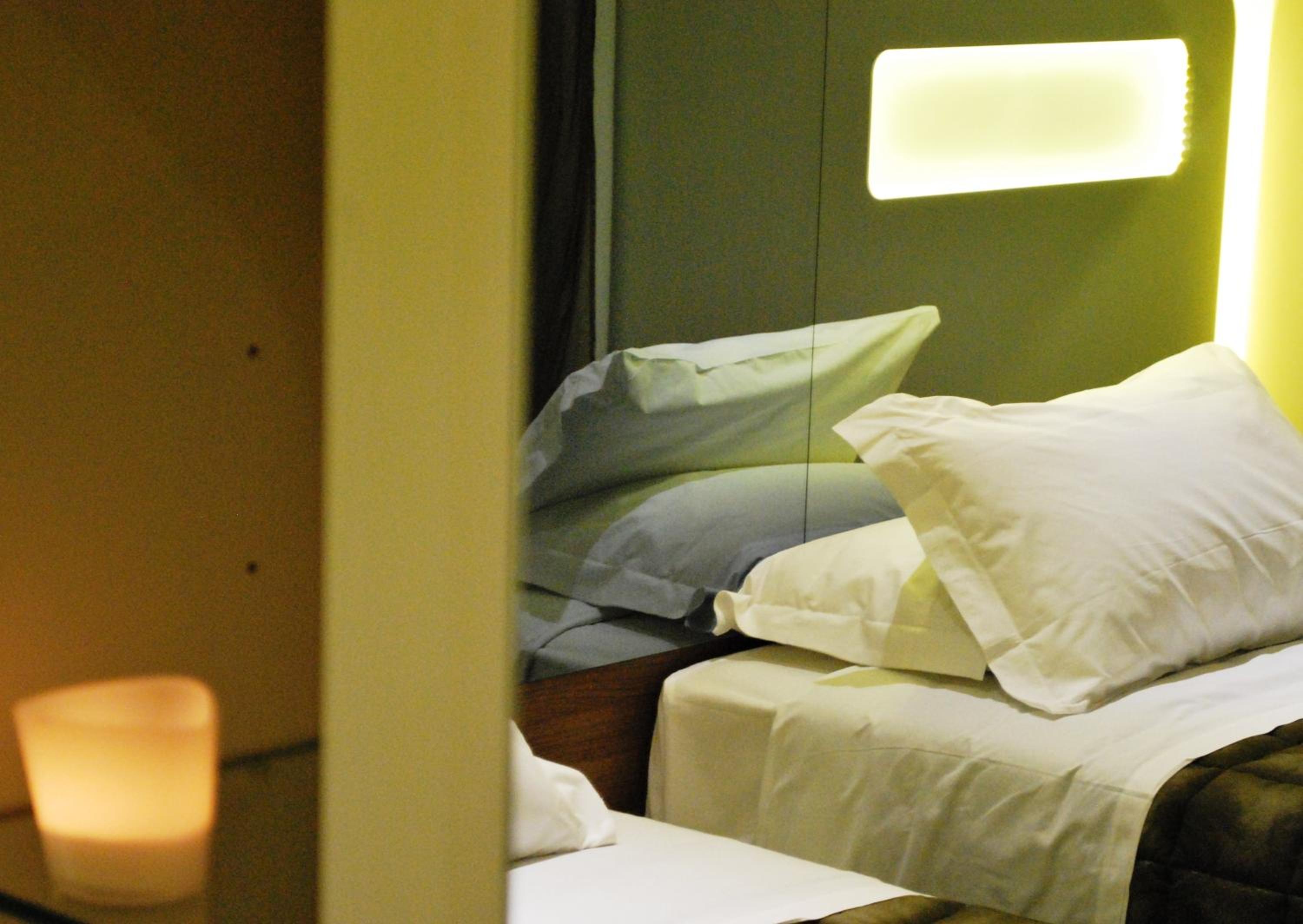 Twin Room - Photo 2