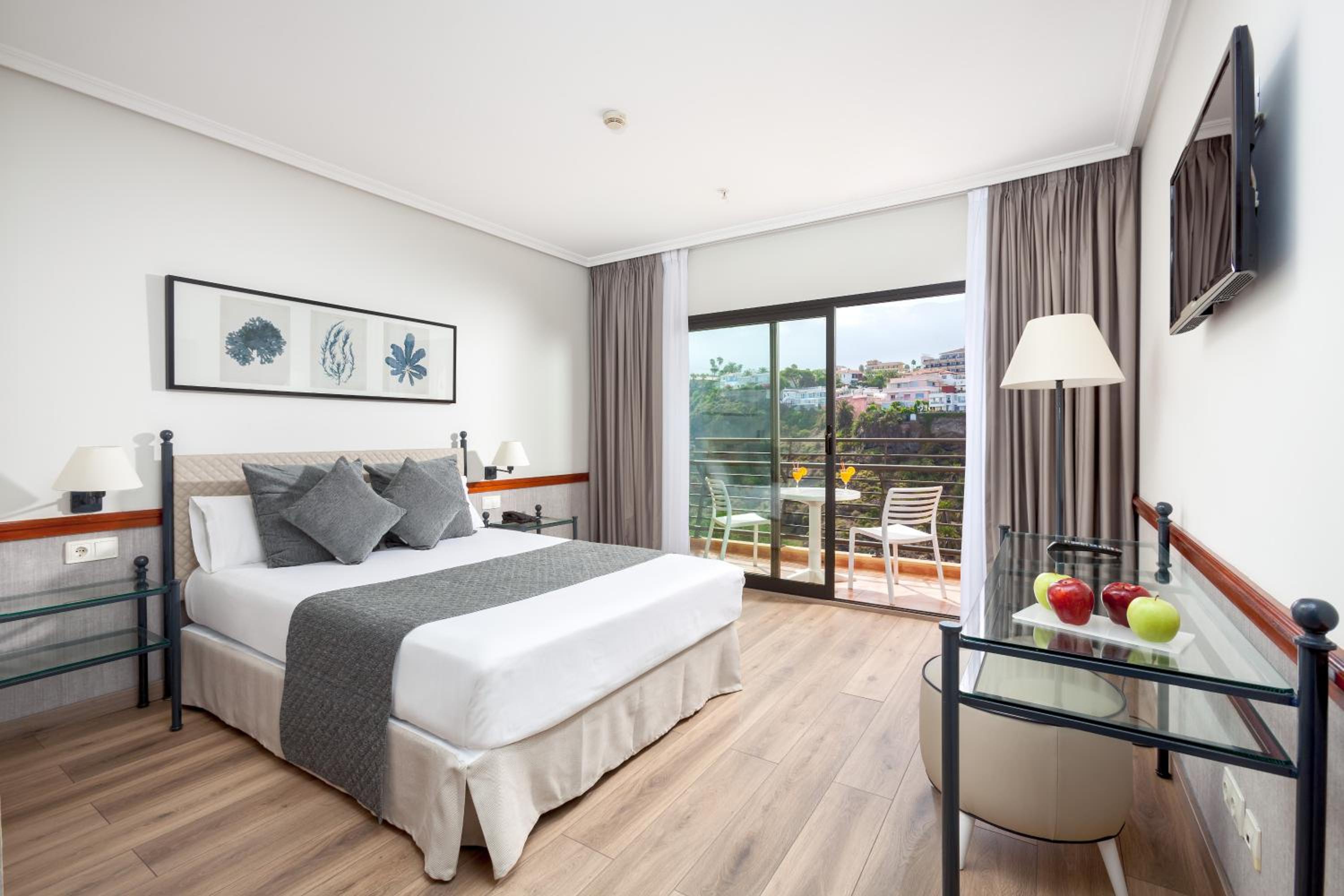 Double or Twin Room - Photo 2
