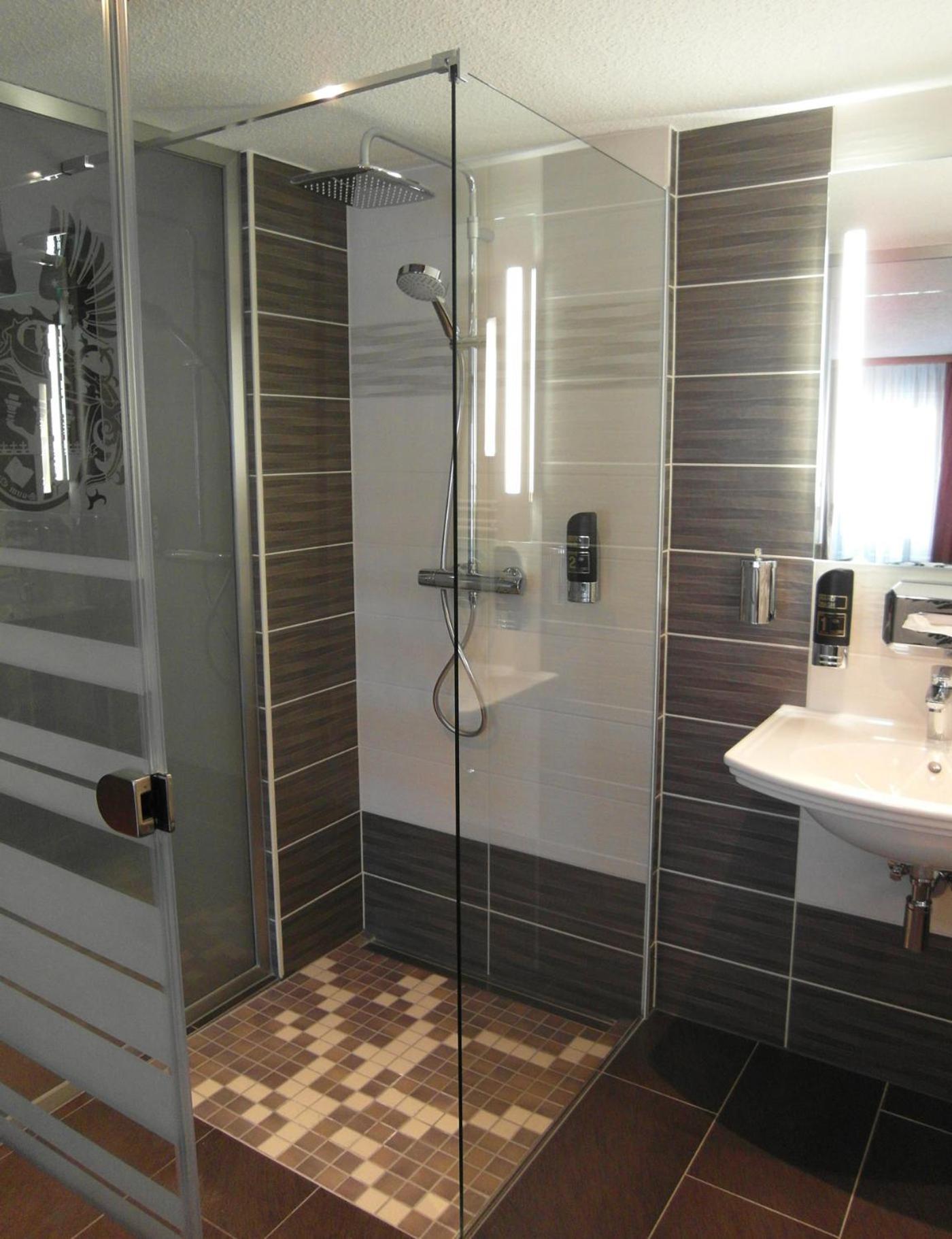 Deluxe Queen Room with Two Queen Beds photo 3