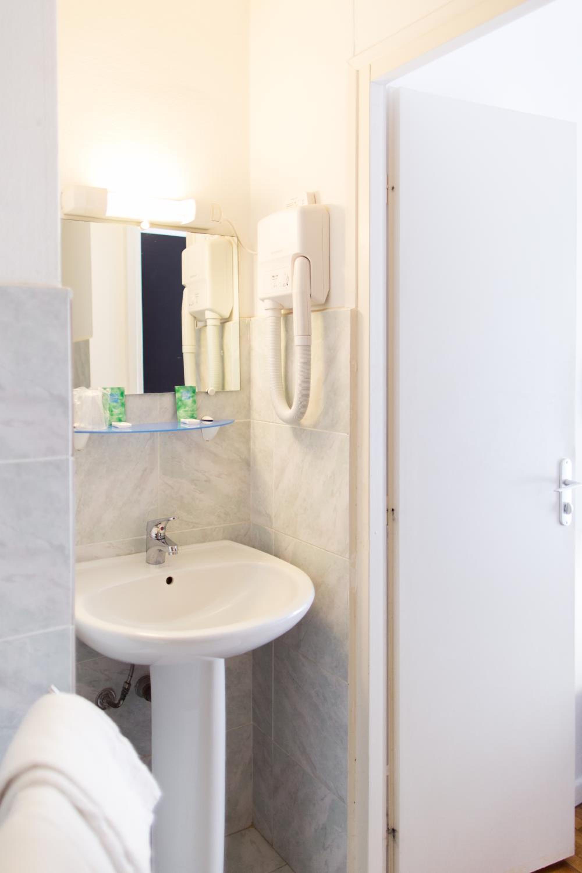 Triple Room - Photo 10