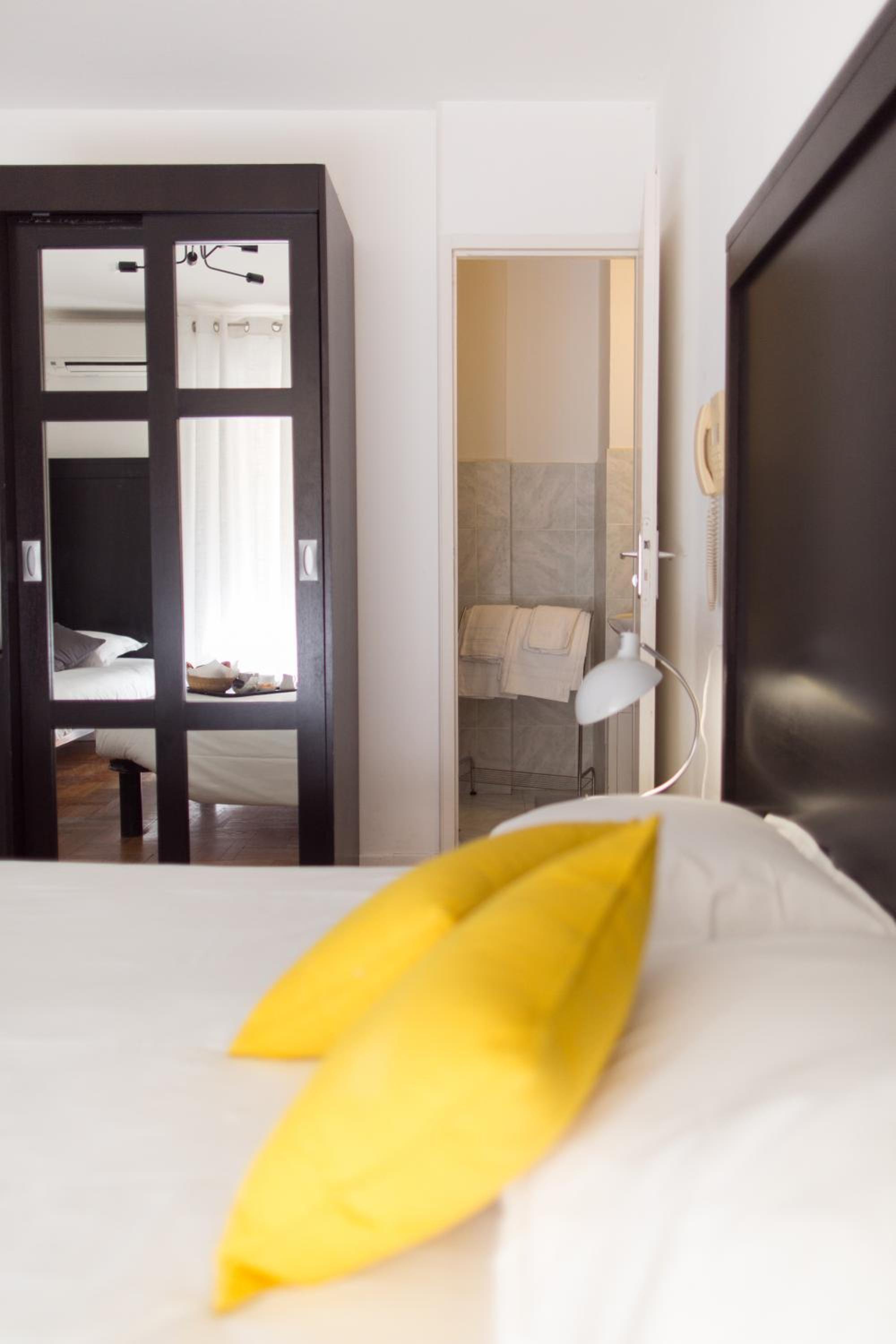 Triple Room - Photo 9