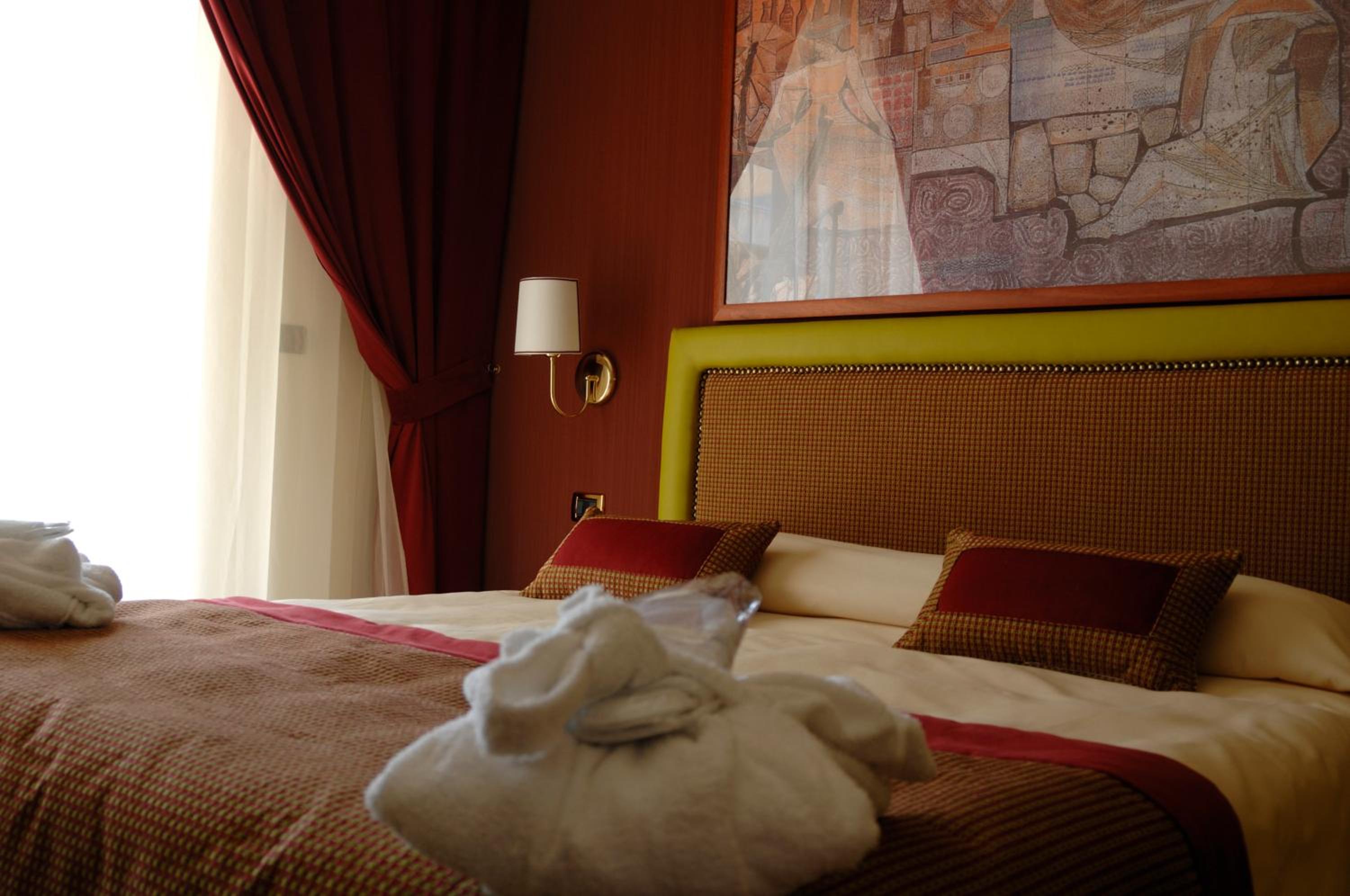 Superior Double or Twin Room - Photo 9