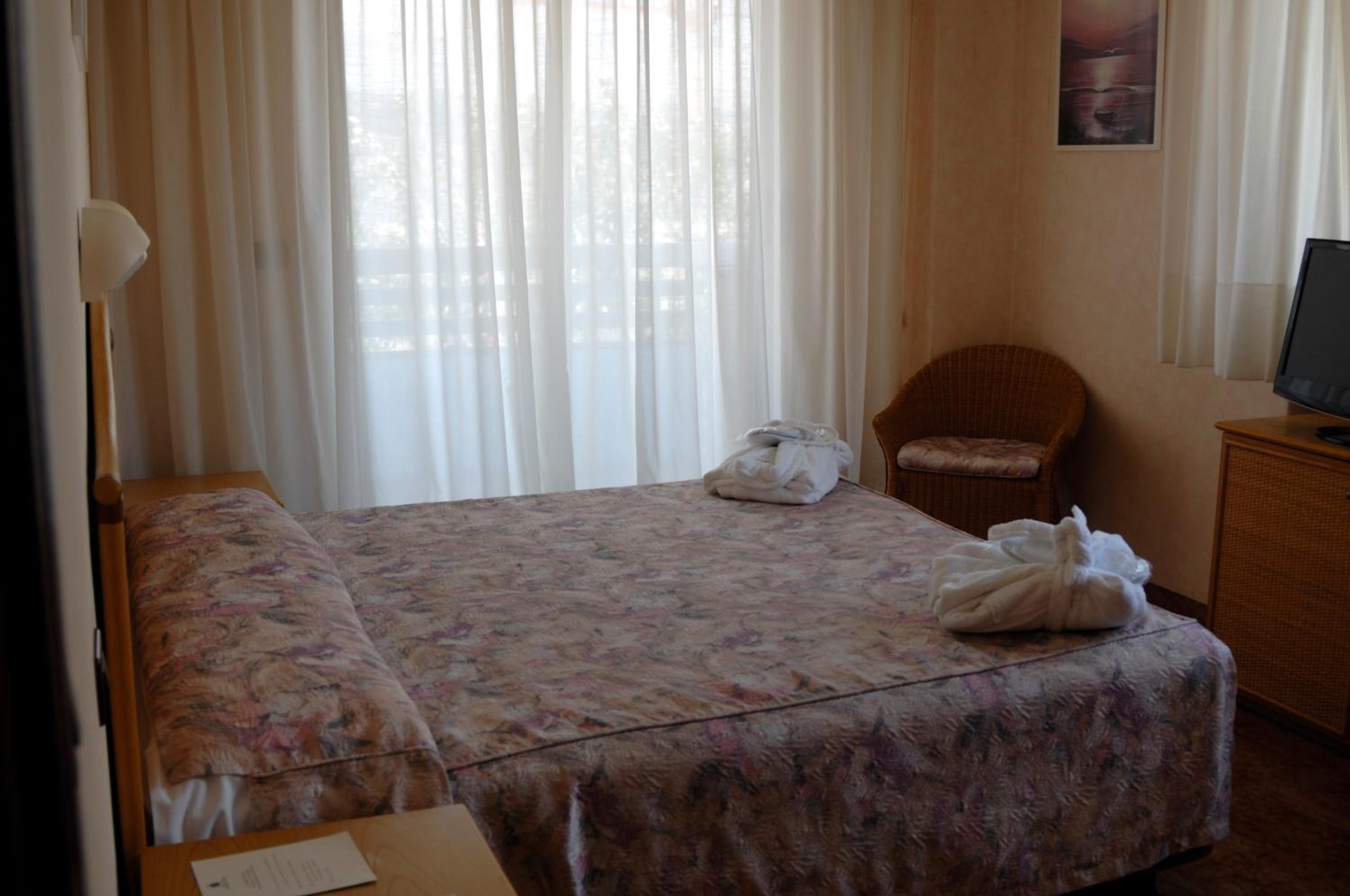 Classic Double or Twin Room - Photo 5