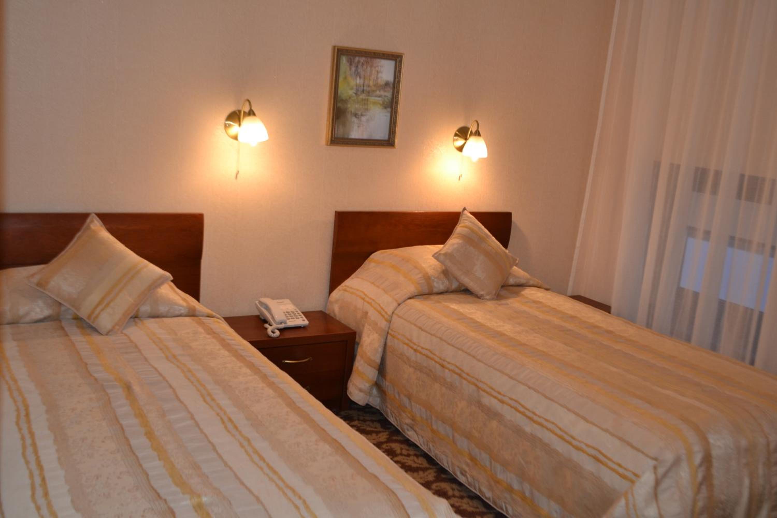 Twin Room - Photo 2
