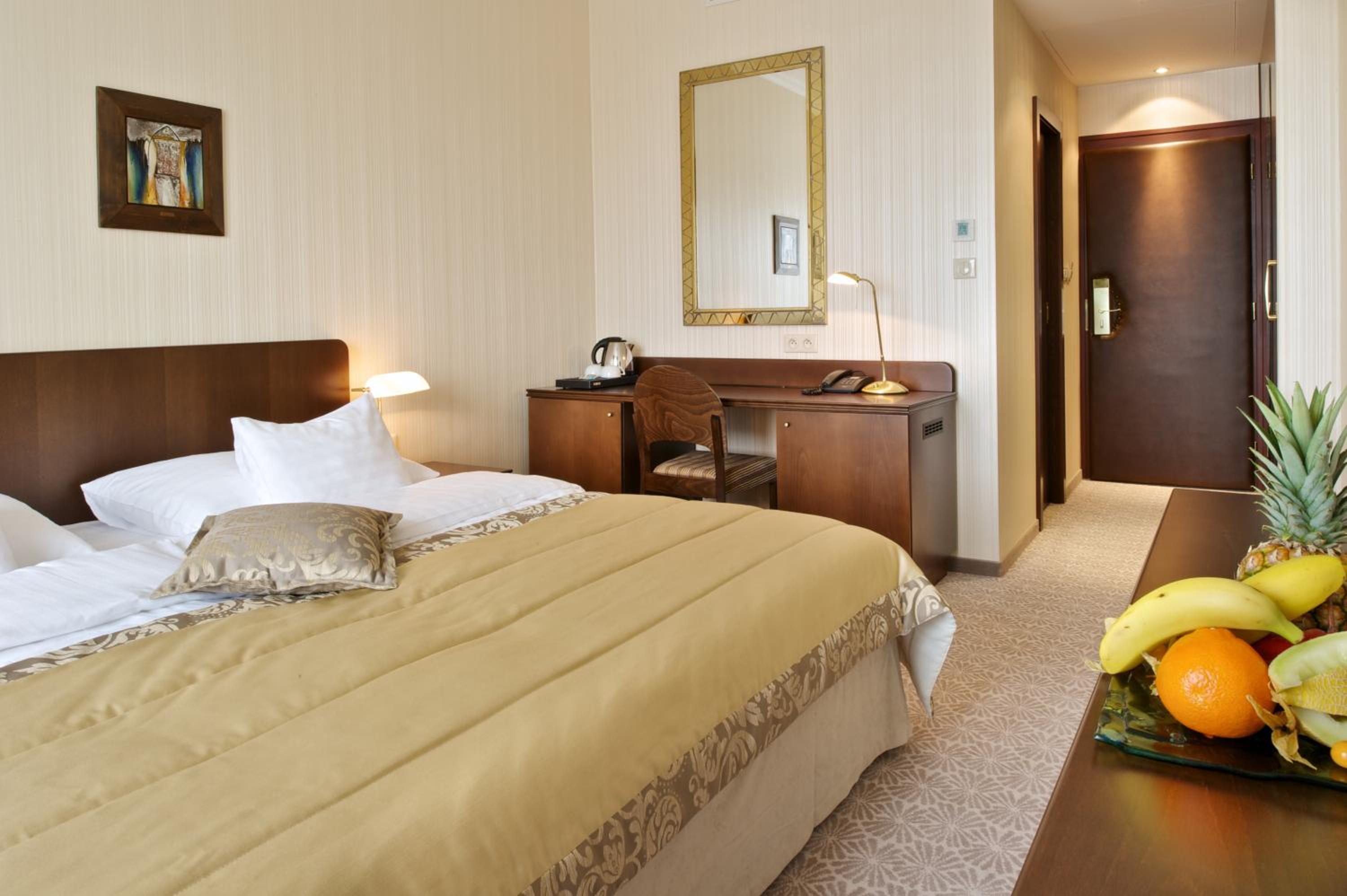 Standard Double or Twin Room - Photo 4