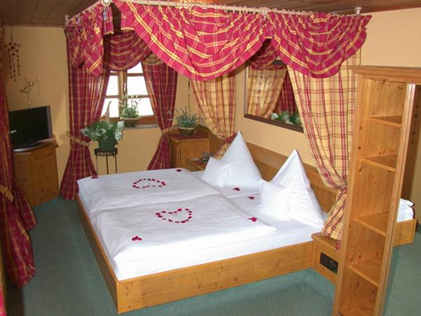 Large Double Room - Photo 2