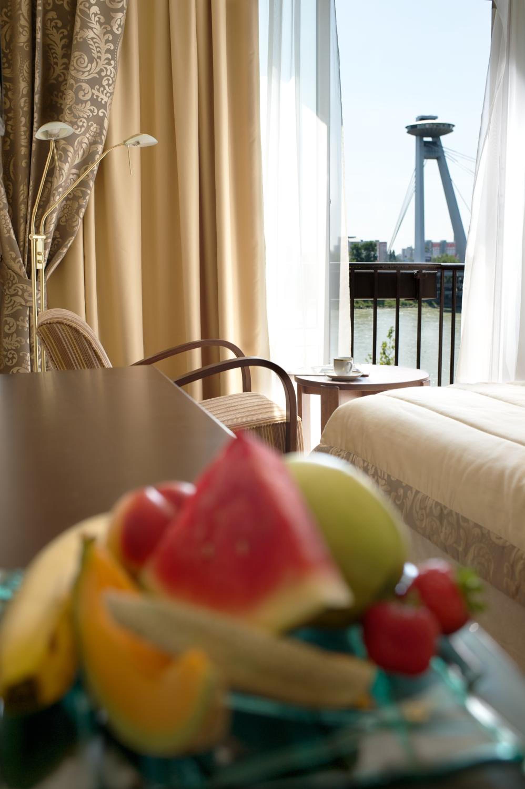 Standard Double or Twin Room with River View - Photo 2