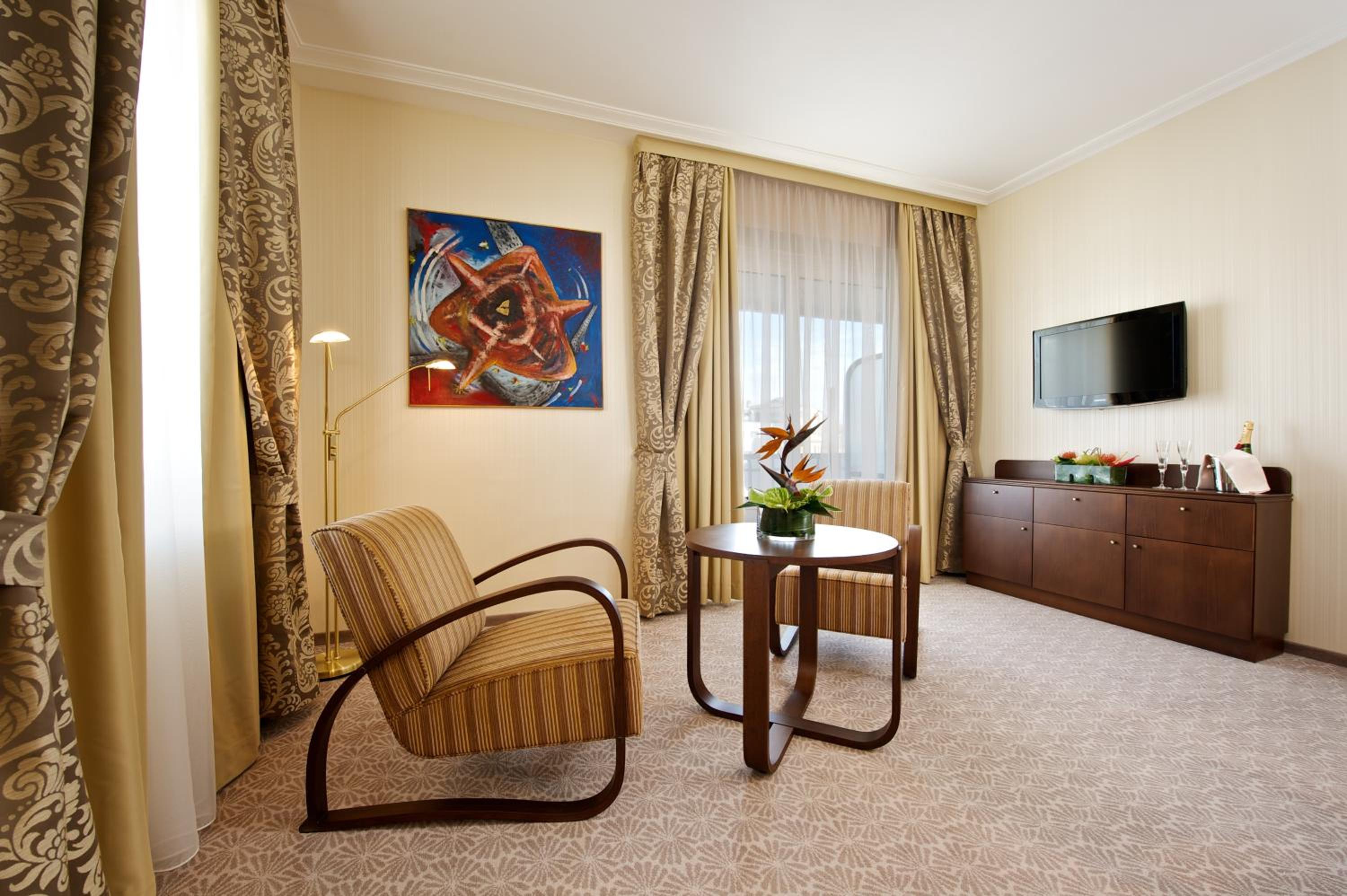 Junior Suite with Terrace - Photo 2