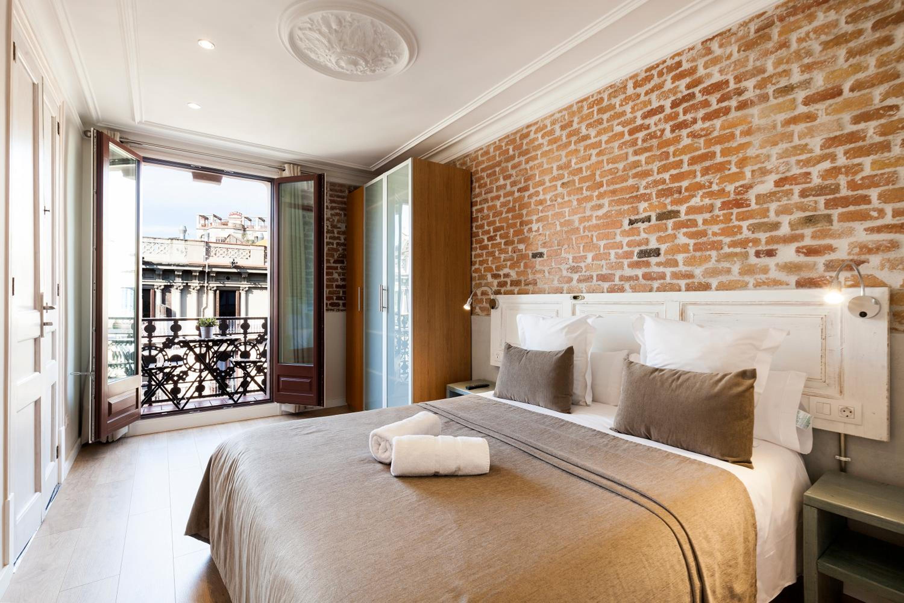 Two-Bedroom Apartment with Balcony (1-4 adults) photo 3
