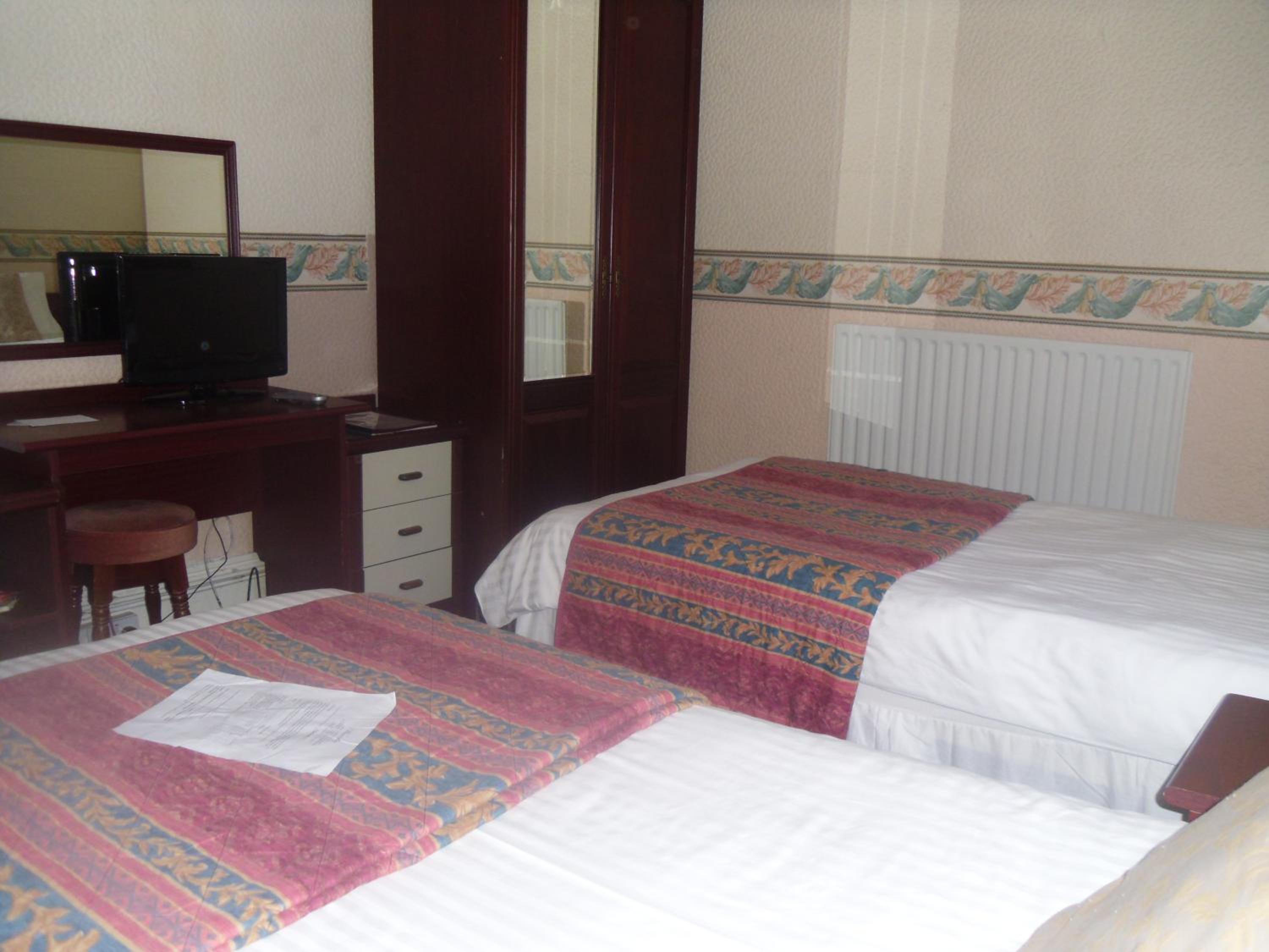 Standard Twin Room - Photo 1
